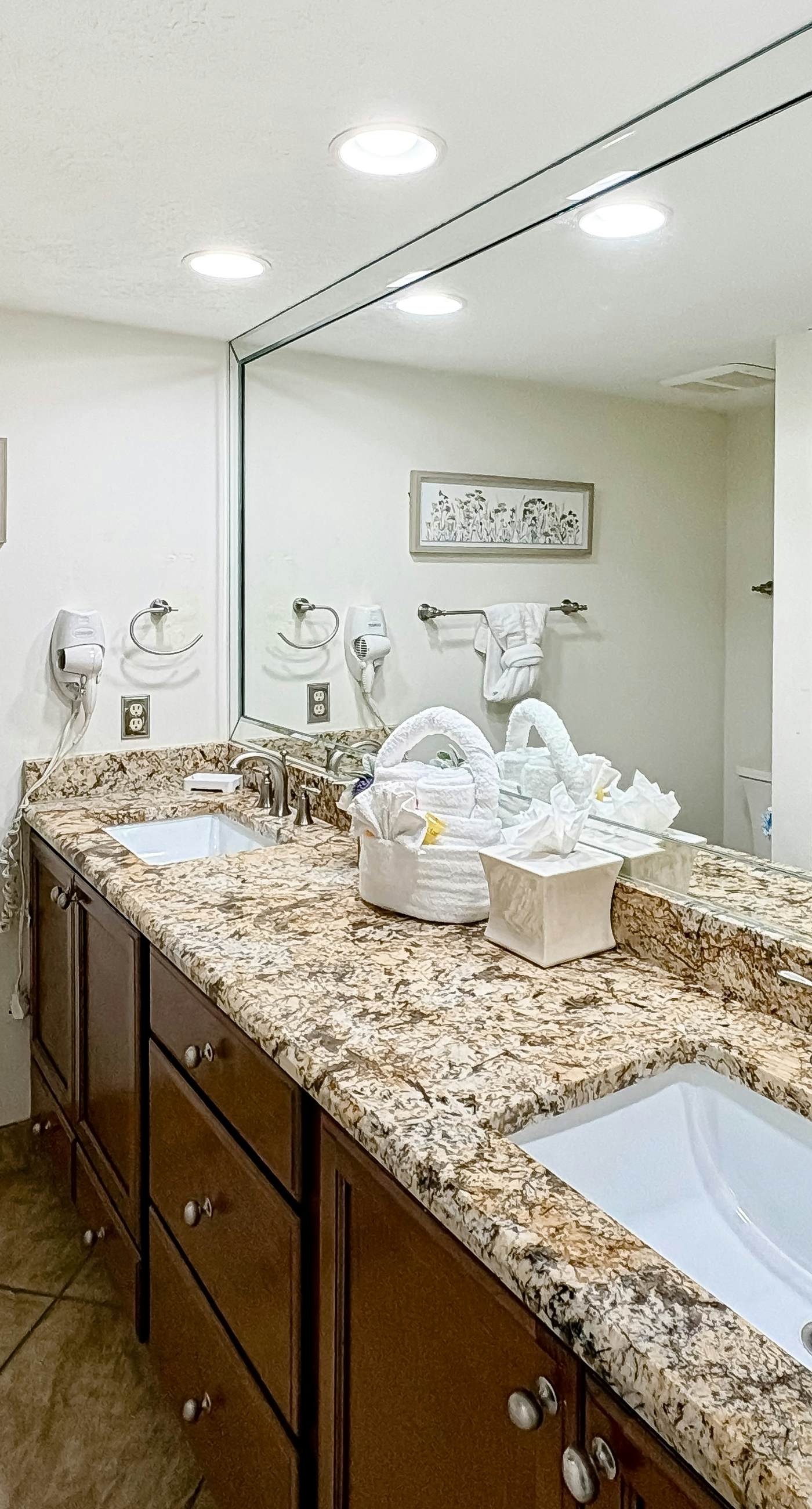 Gorgeous coastal condo with shared pool and easy beach access