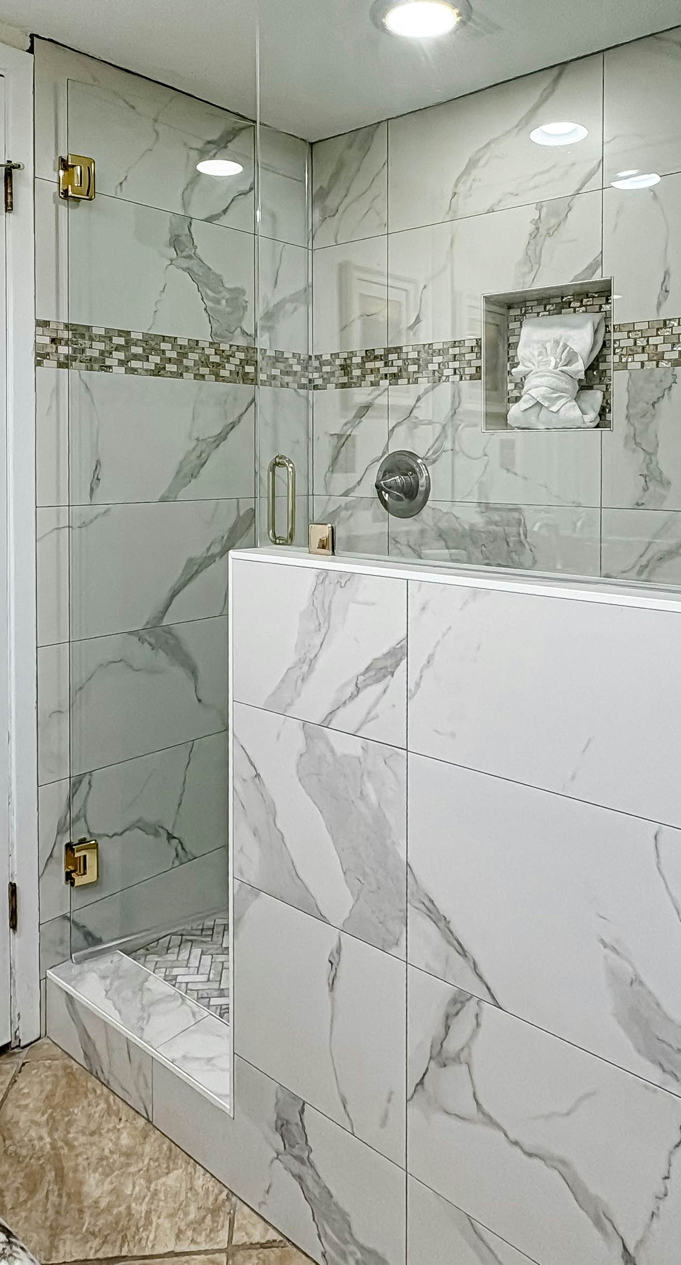 Gorgeous coastal condo with shared pool and easy beach access