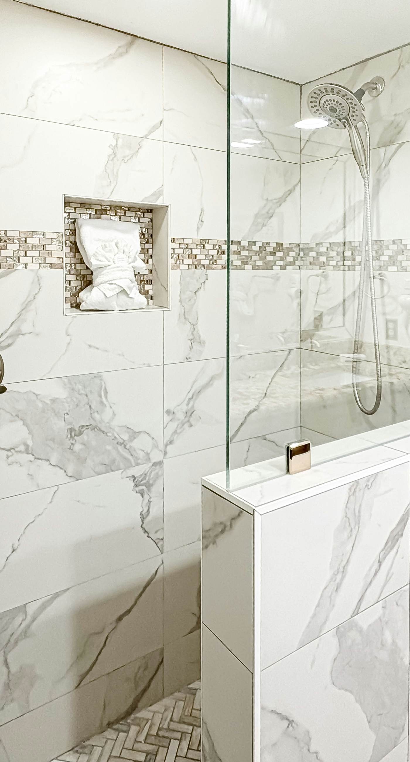 Gorgeous coastal condo with shared pool and easy beach access