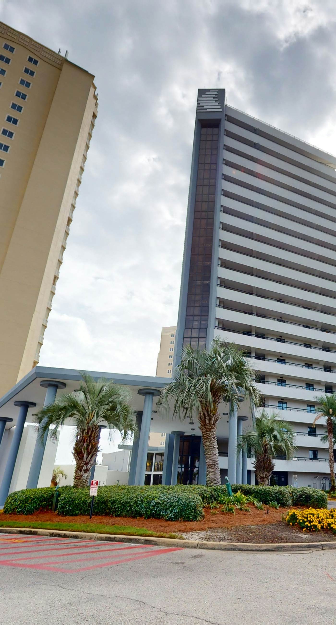 Gorgeous coastal condo with shared pool and easy beach access