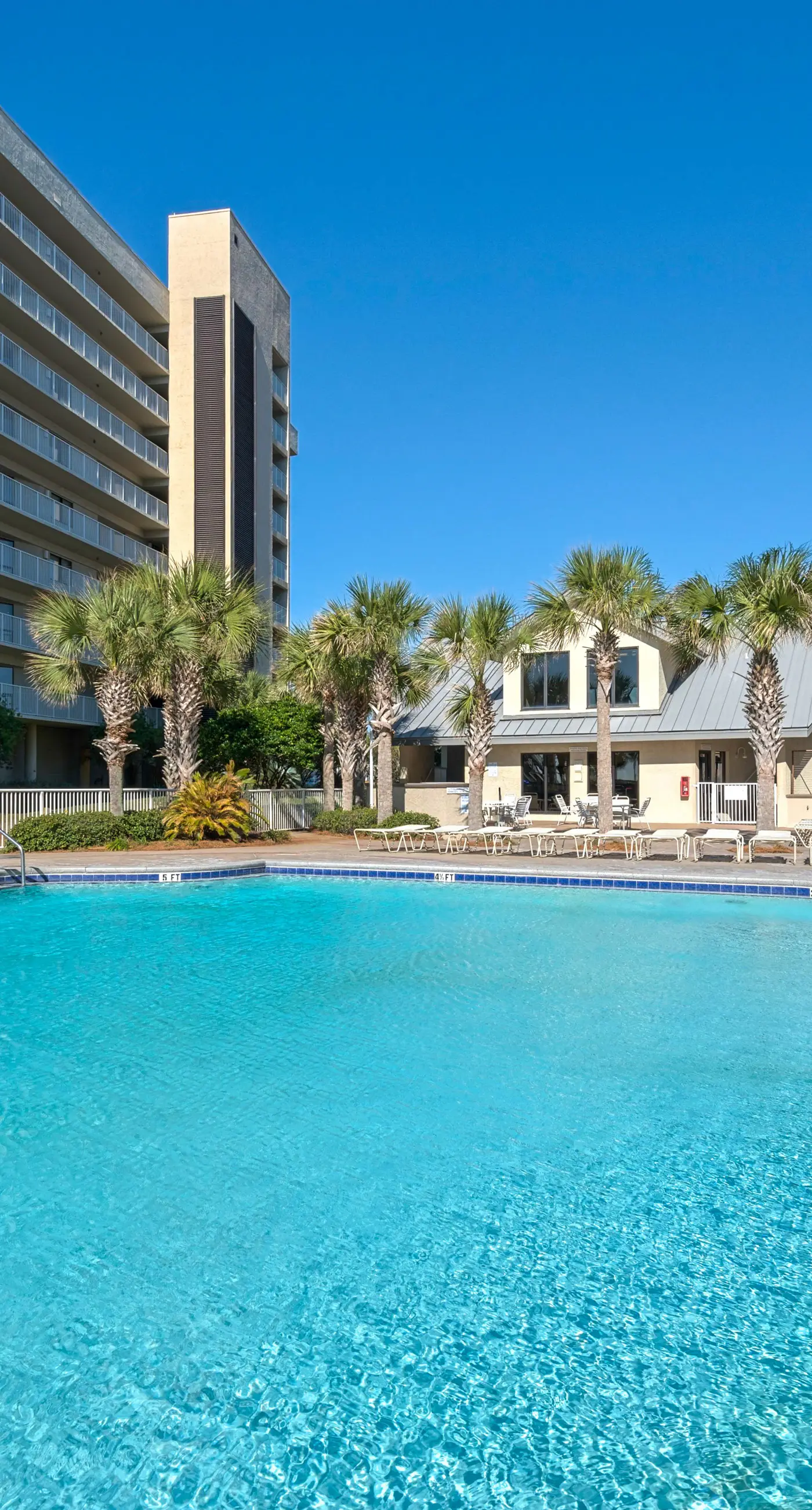 Mainsail End-Unit Townhome - Beachfront Resort, Pools, & Hot Tubs