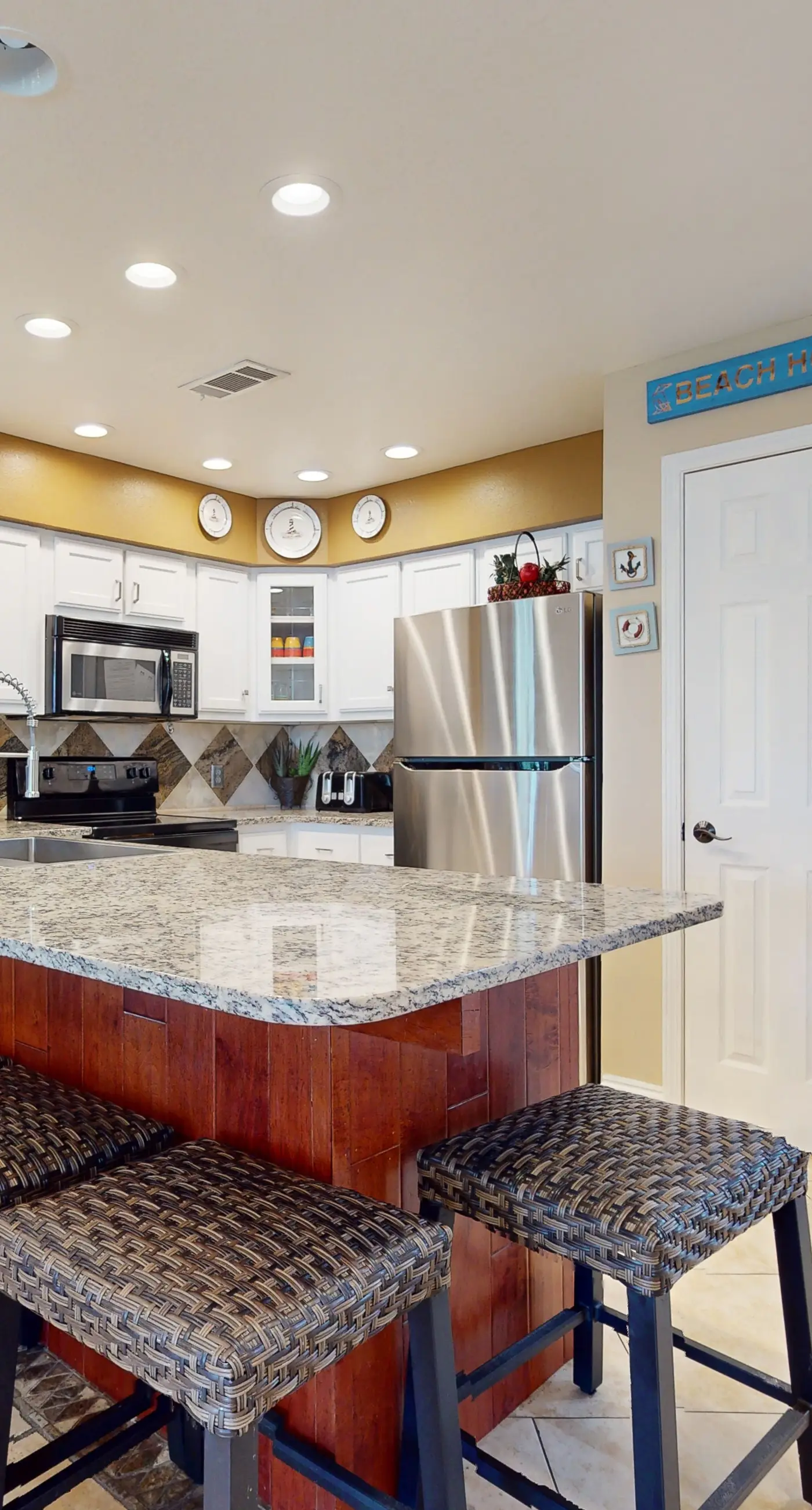 Mainsail End-Unit Townhome - Beachfront Resort, Pools, & Hot Tubs