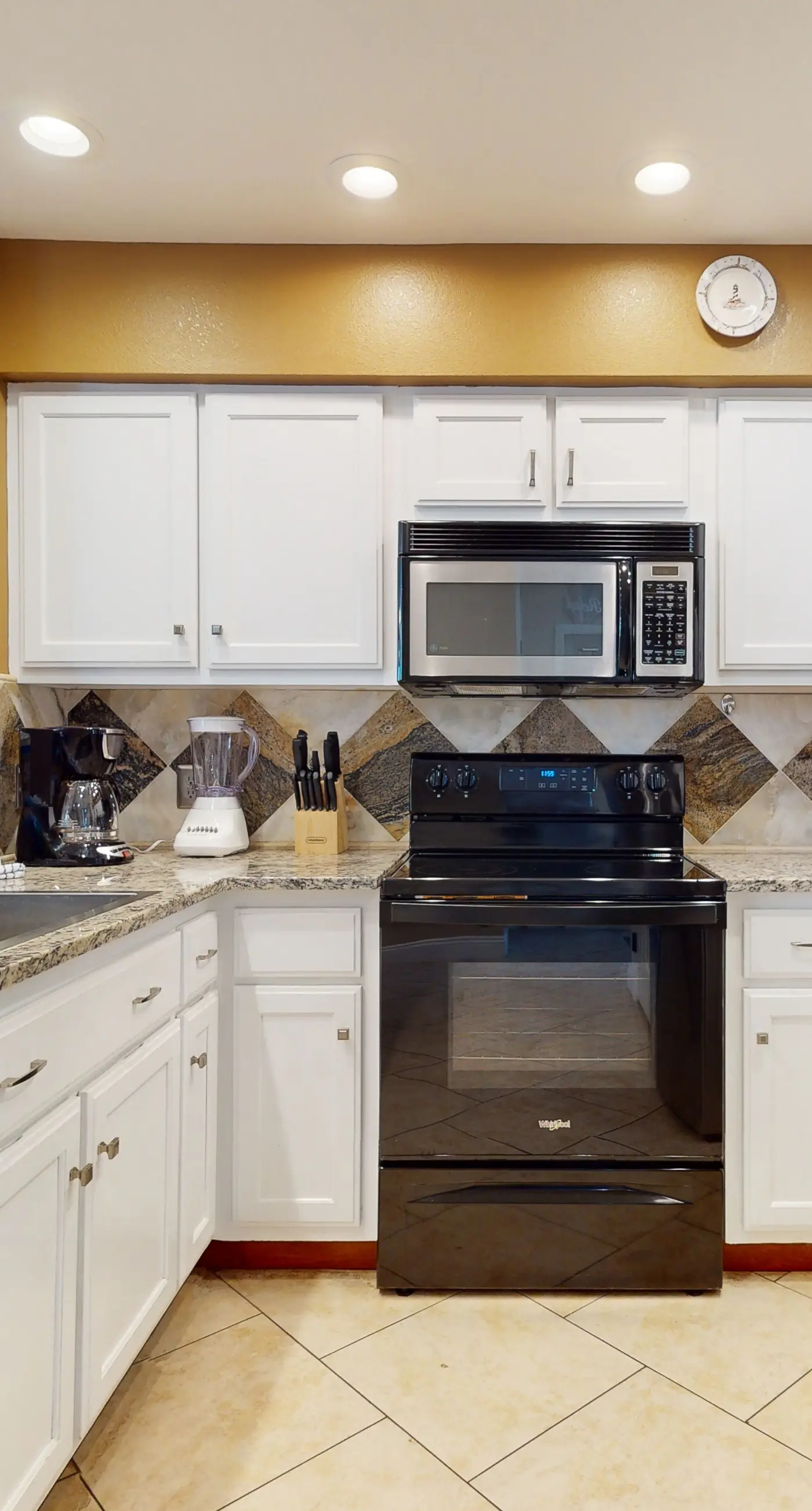 Mainsail End-Unit Townhome - Beachfront Resort, Pools, & Hot Tubs