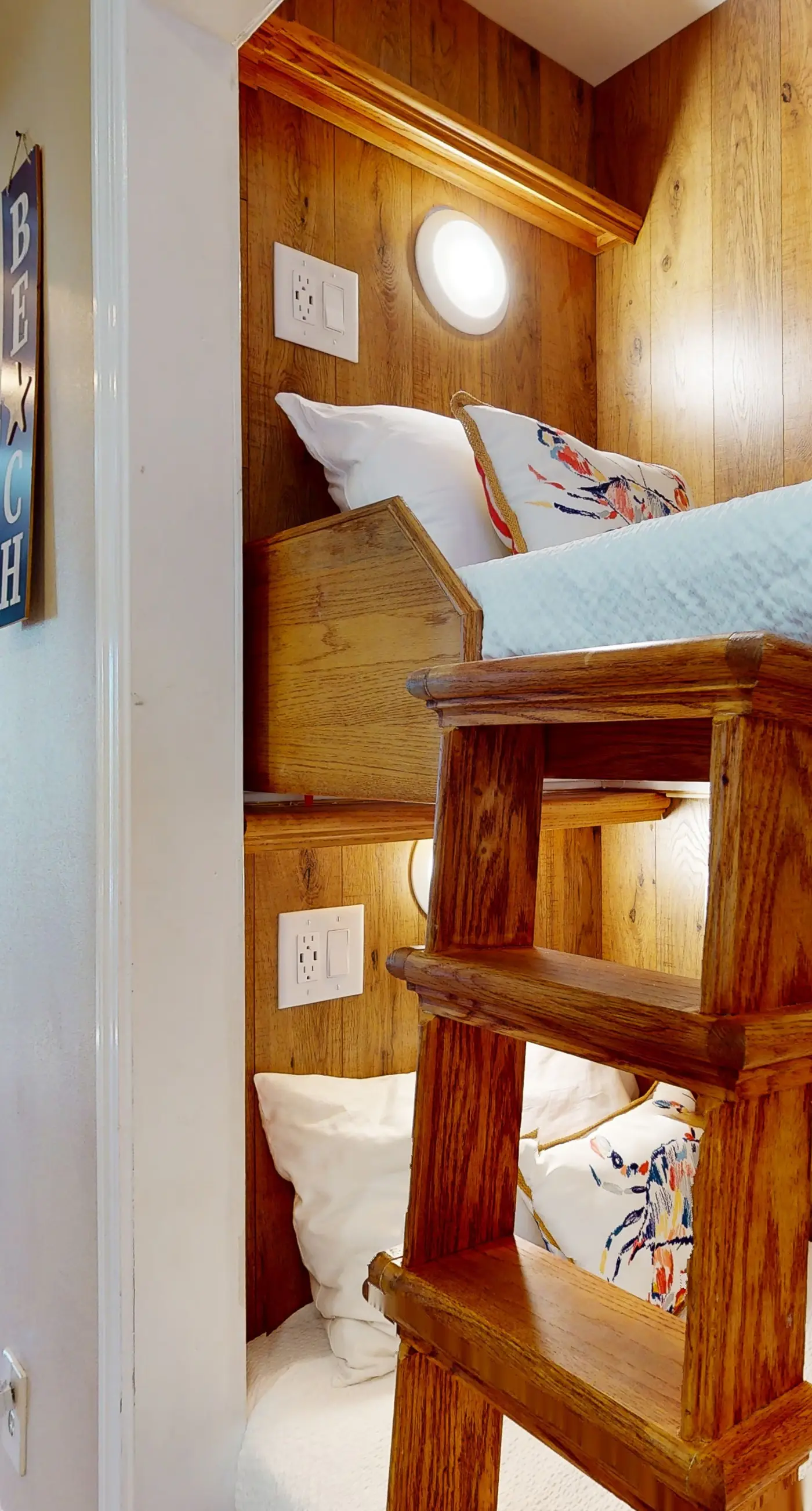 Mainsail End-Unit Townhome - Beachfront Resort, Pools, & Hot Tubs