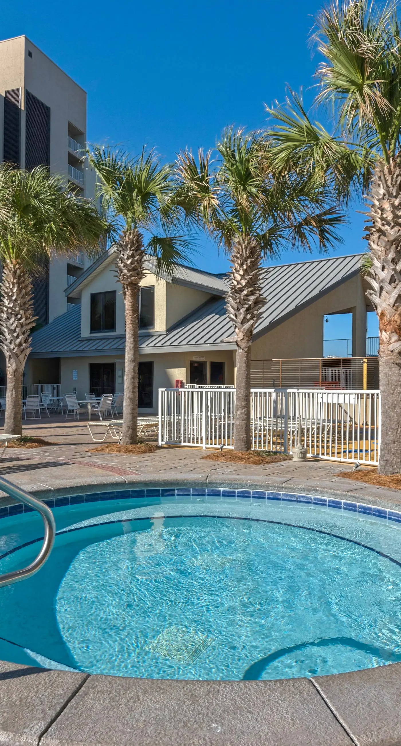 Mainsail End-Unit Townhome - Beachfront Resort, Pools, & Hot Tubs