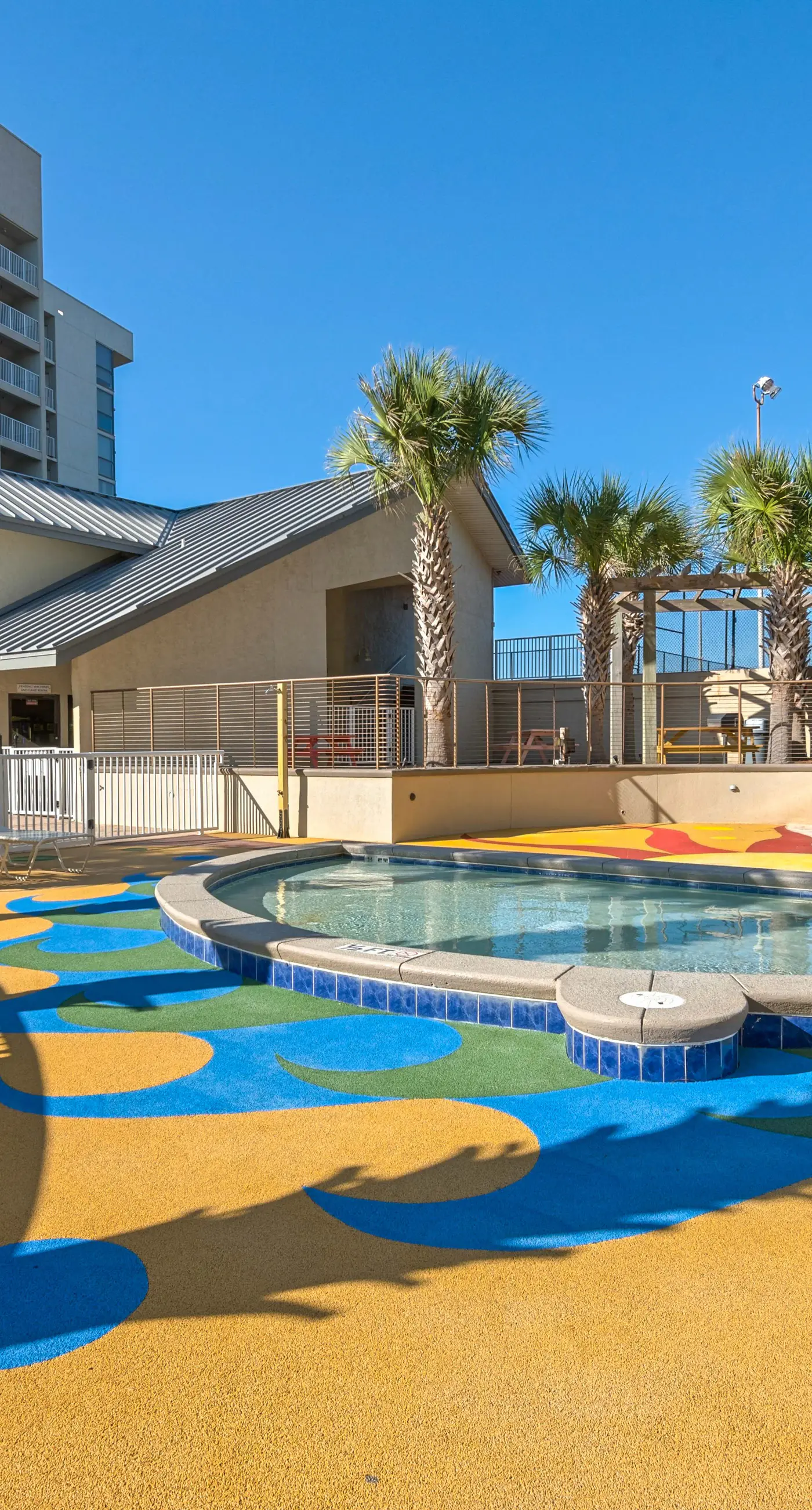 Mainsail End-Unit Townhome - Beachfront Resort, Pools, & Hot Tubs