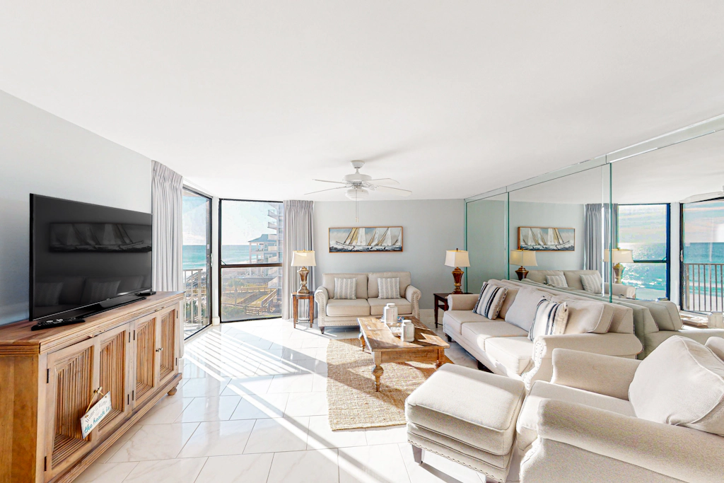 Enchanting condo with tennis, pool, hot tub, balcony, & washer/dryer