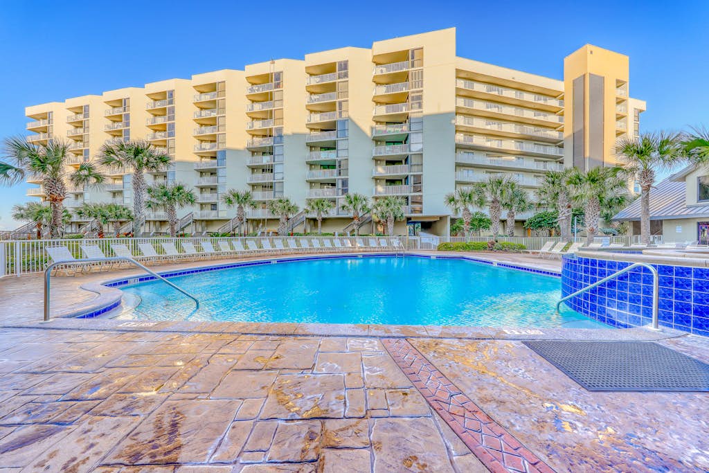 Enchanting condo with tennis, pool, hot tub, balcony, & washer/dryer