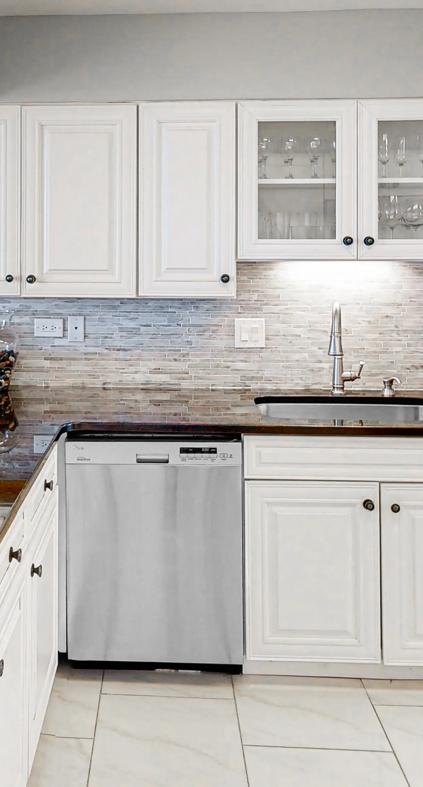 Enchanting condo with tennis, pool, hot tub, balcony, & washer/dryer