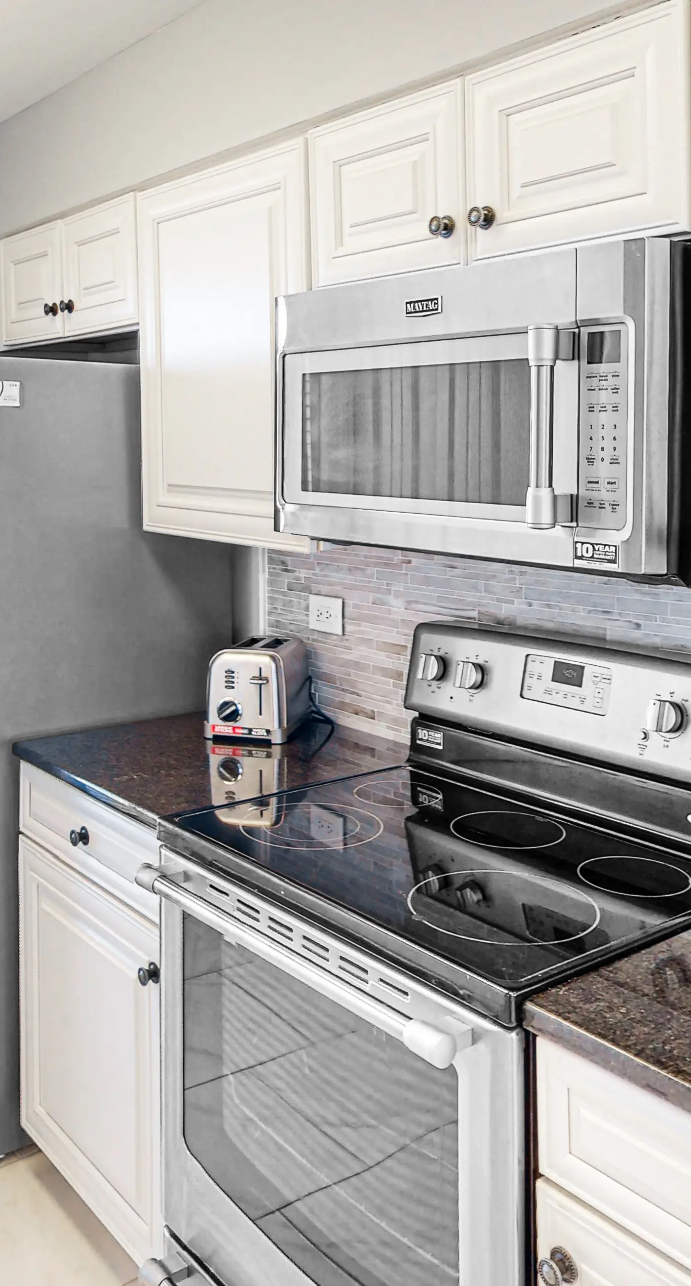 Enchanting condo with tennis, pool, hot tub, balcony, & washer/dryer