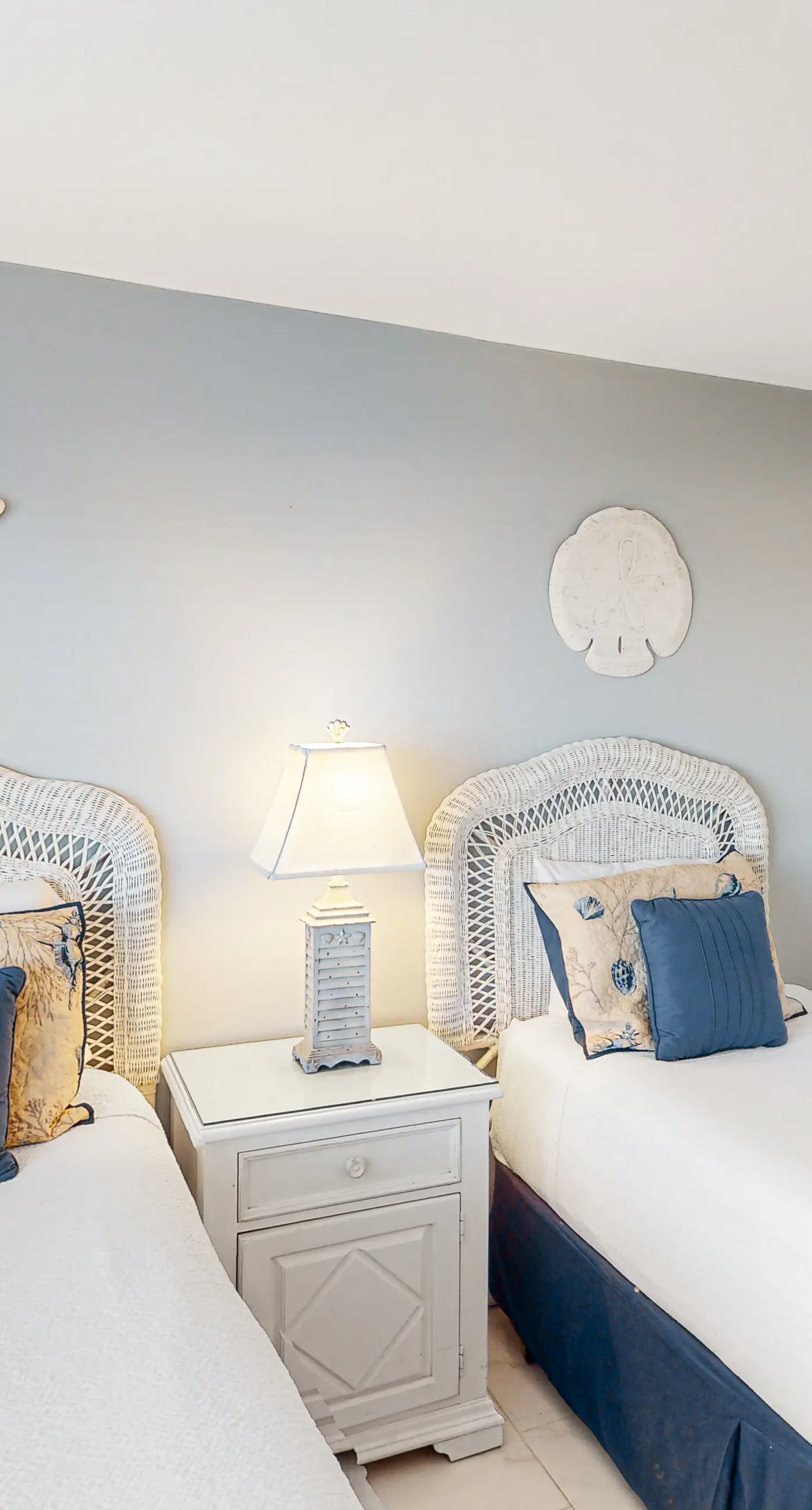 Enchanting condo with tennis, pool, hot tub, balcony, & washer/dryer