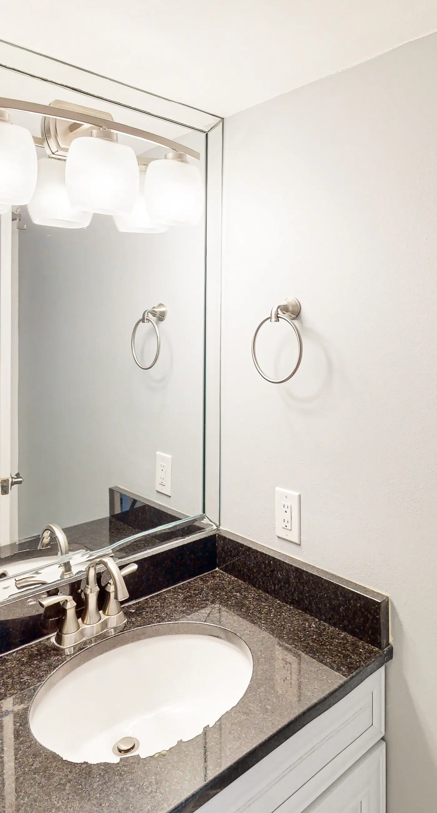 Enchanting condo with tennis, pool, hot tub, balcony, & washer/dryer