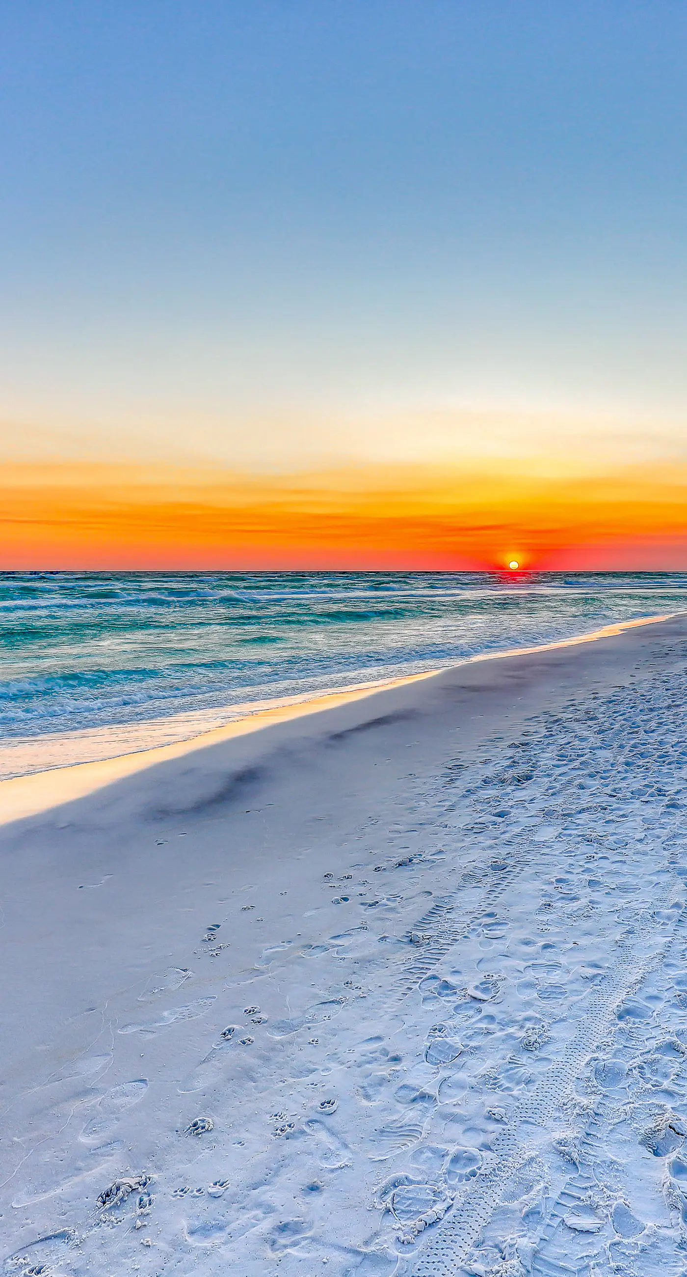 Enchanting condo with tennis, pool, hot tub, balcony, & washer/dryer