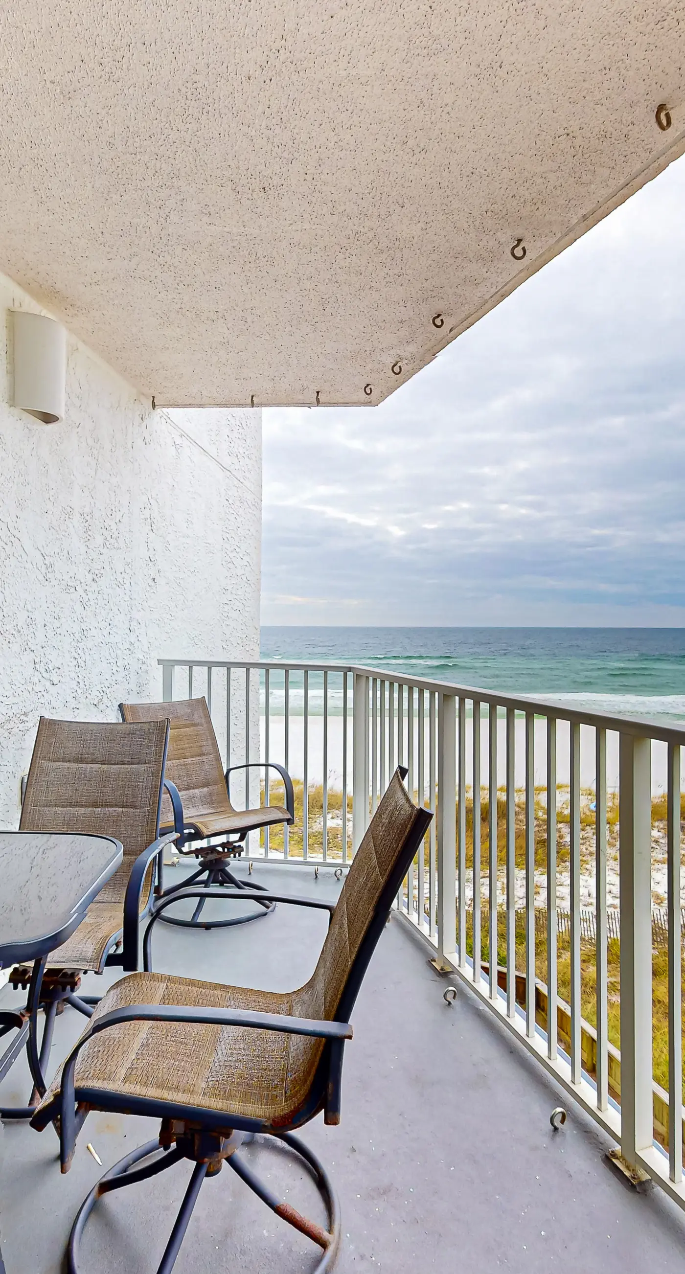 3rd Floor condo, 2 beach chairs included, Close to dining