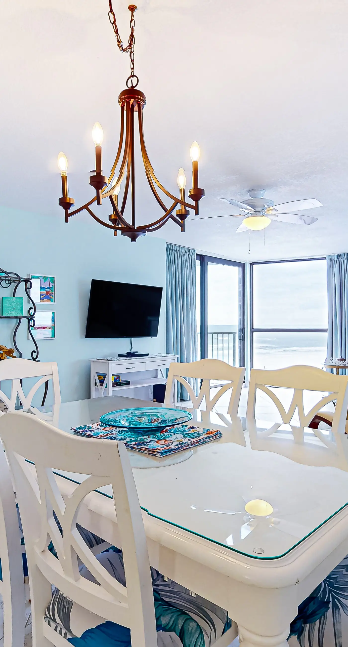 3rd Floor condo, 2 beach chairs included, Close to dining