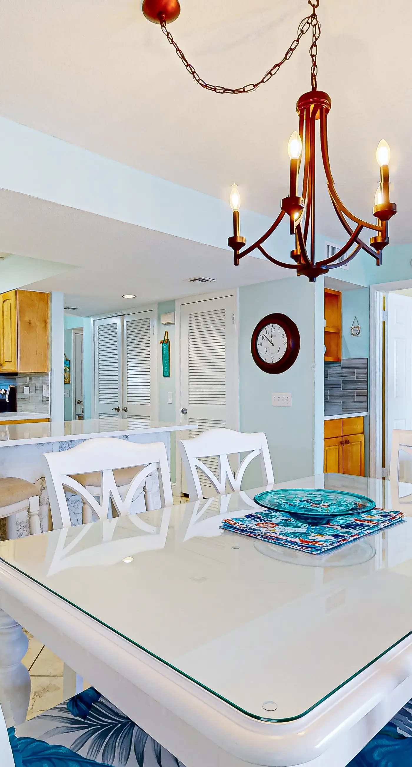 3rd Floor condo, 2 beach chairs included, Close to dining