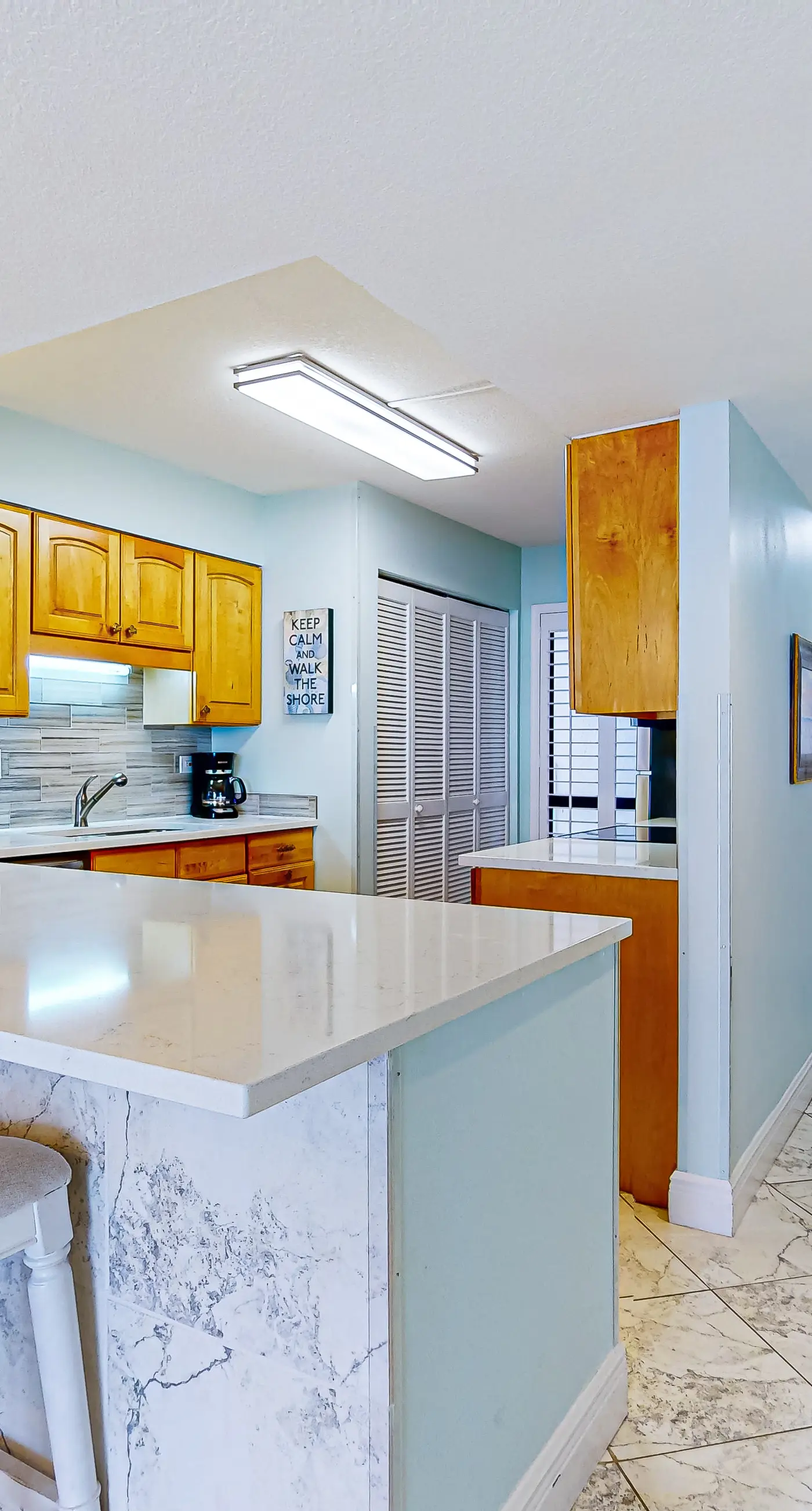 3rd Floor condo, 2 beach chairs included, Close to dining