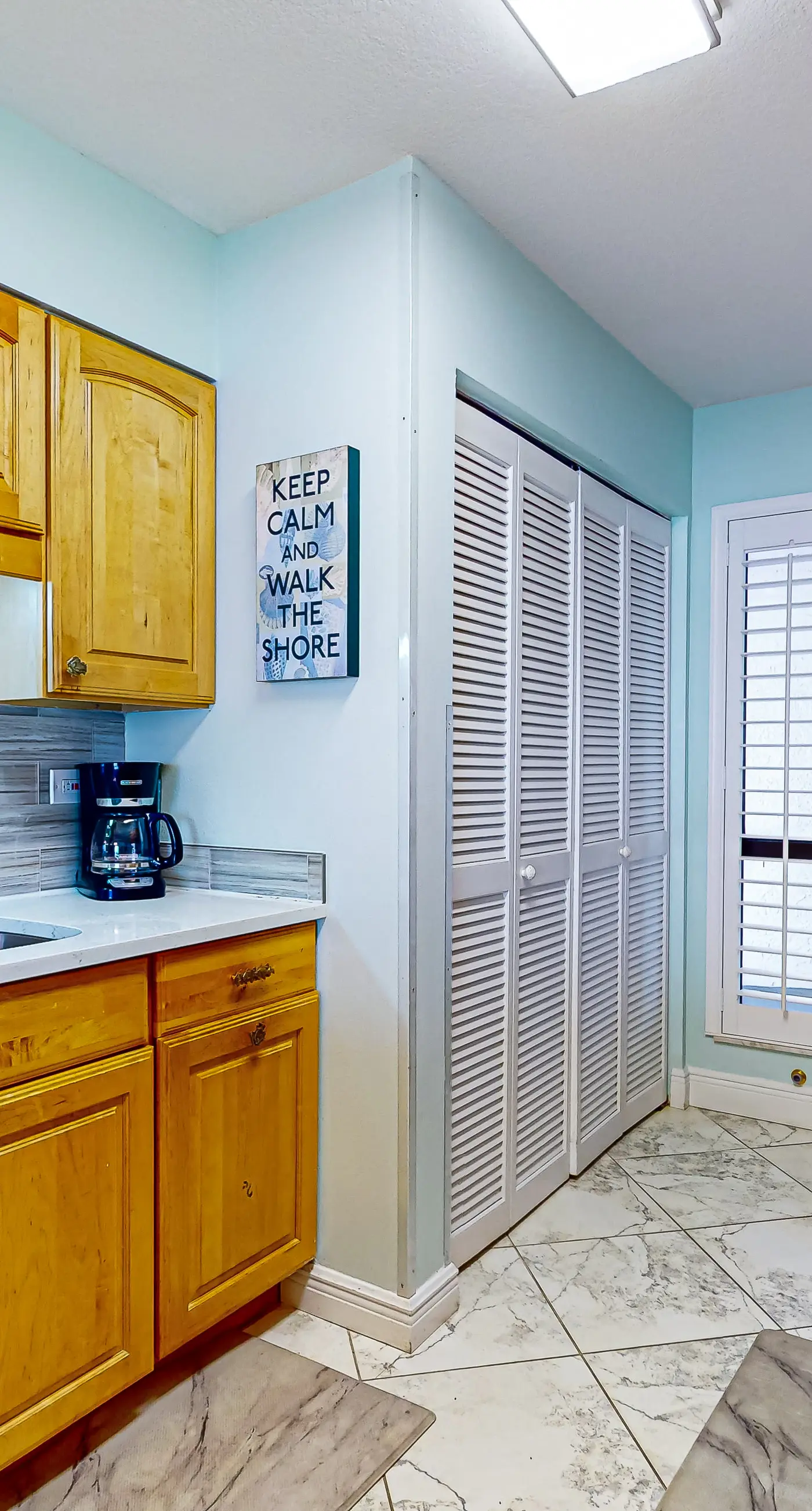 3rd Floor condo, 2 beach chairs included, Close to dining