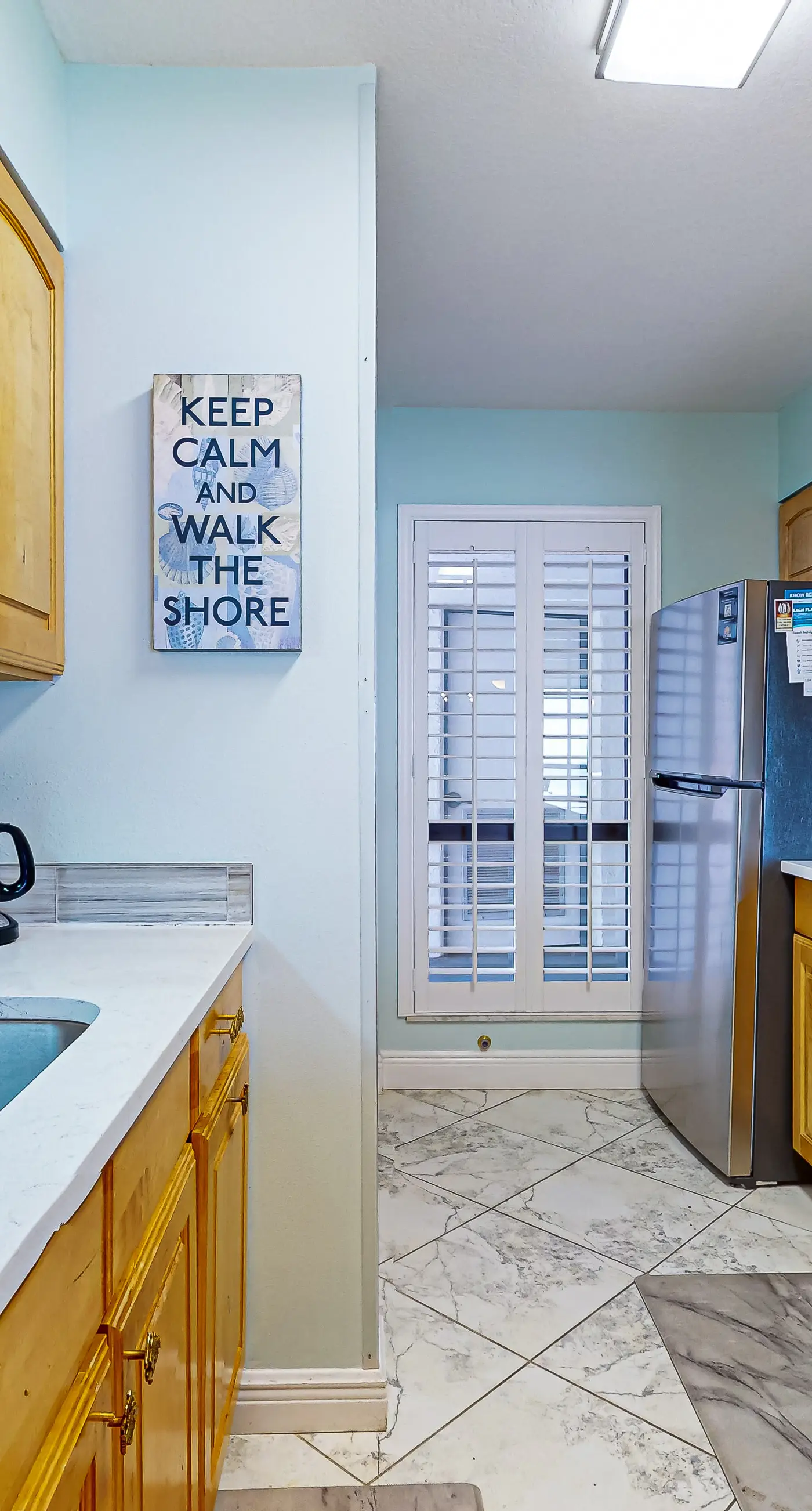 3rd Floor condo, 2 beach chairs included, Close to dining