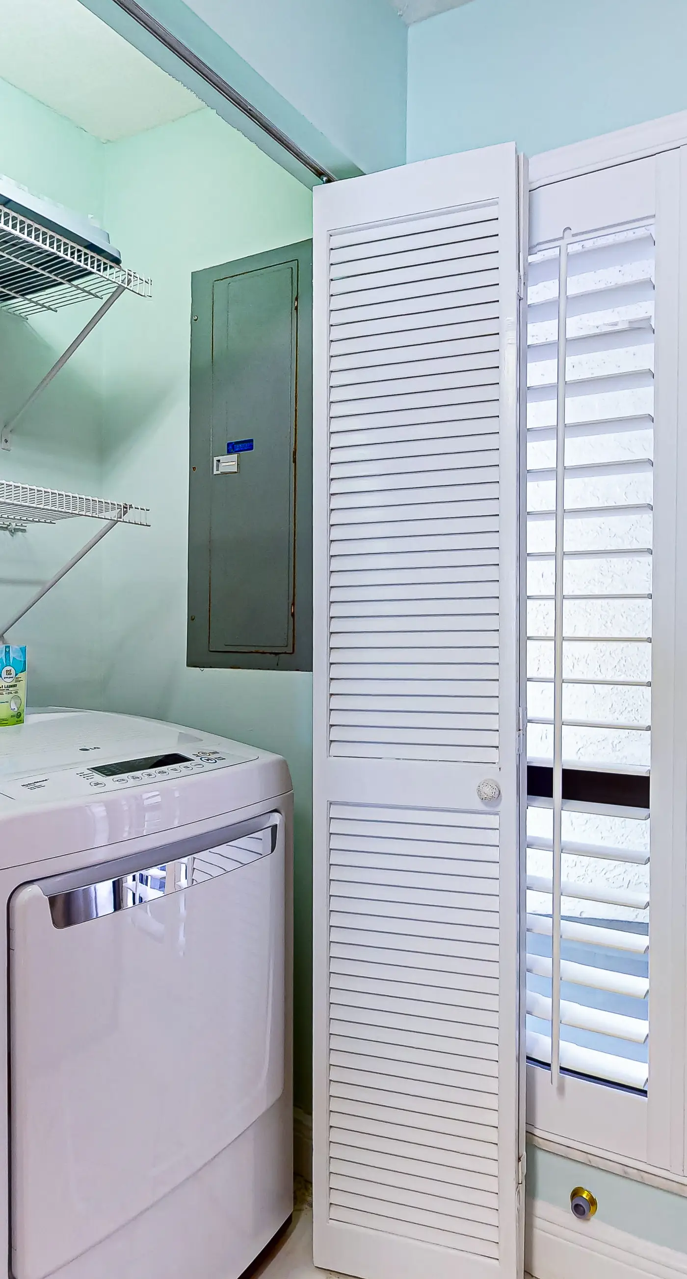 3rd Floor condo, 2 beach chairs included, Close to dining