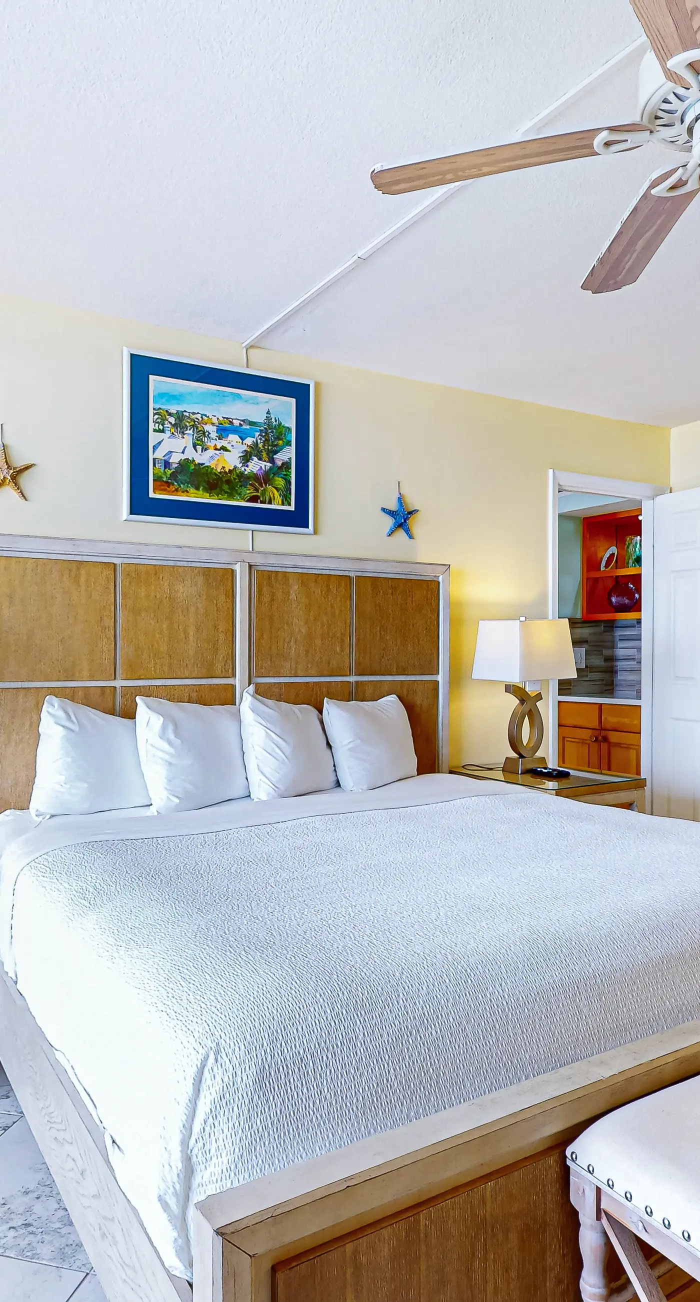 3rd Floor condo, 2 beach chairs included, Close to dining