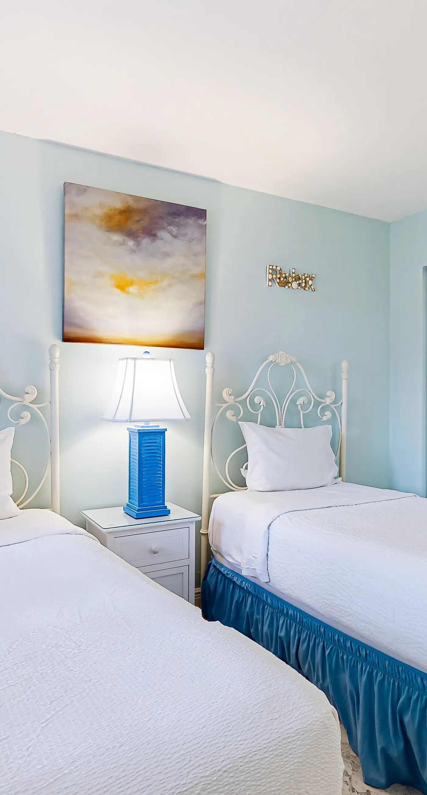 3rd Floor condo, 2 beach chairs included, Close to dining