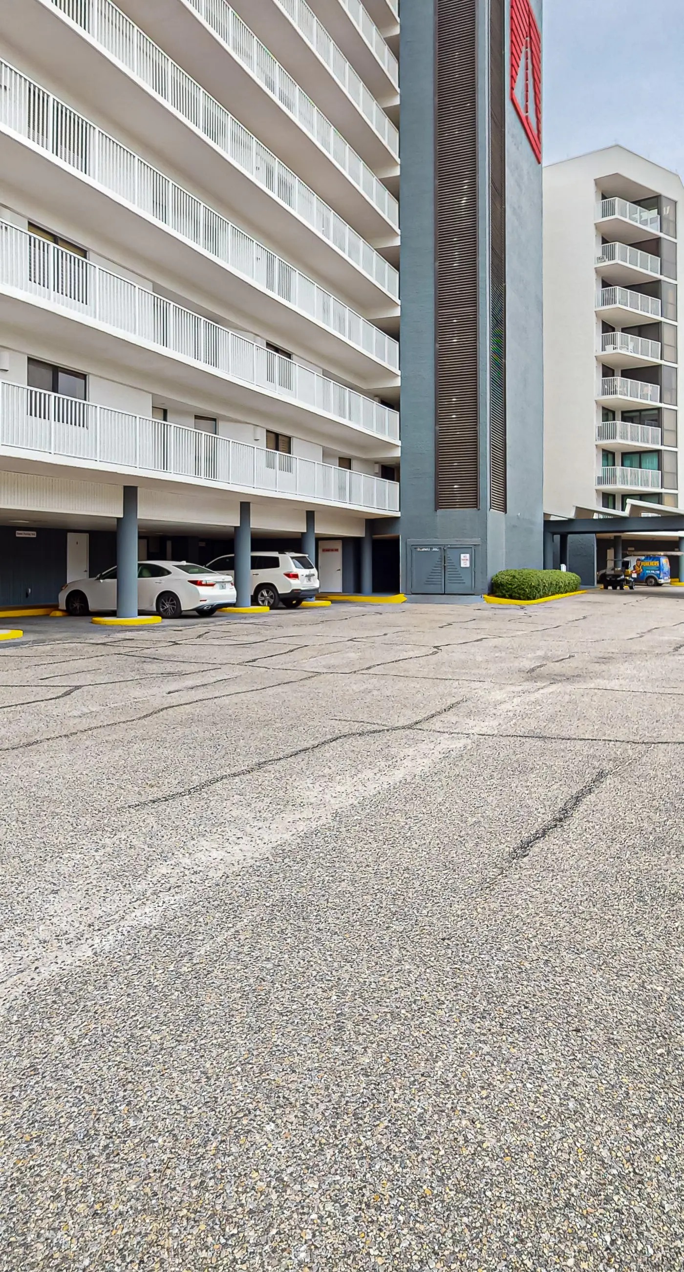 3rd Floor condo, 2 beach chairs included, Close to dining