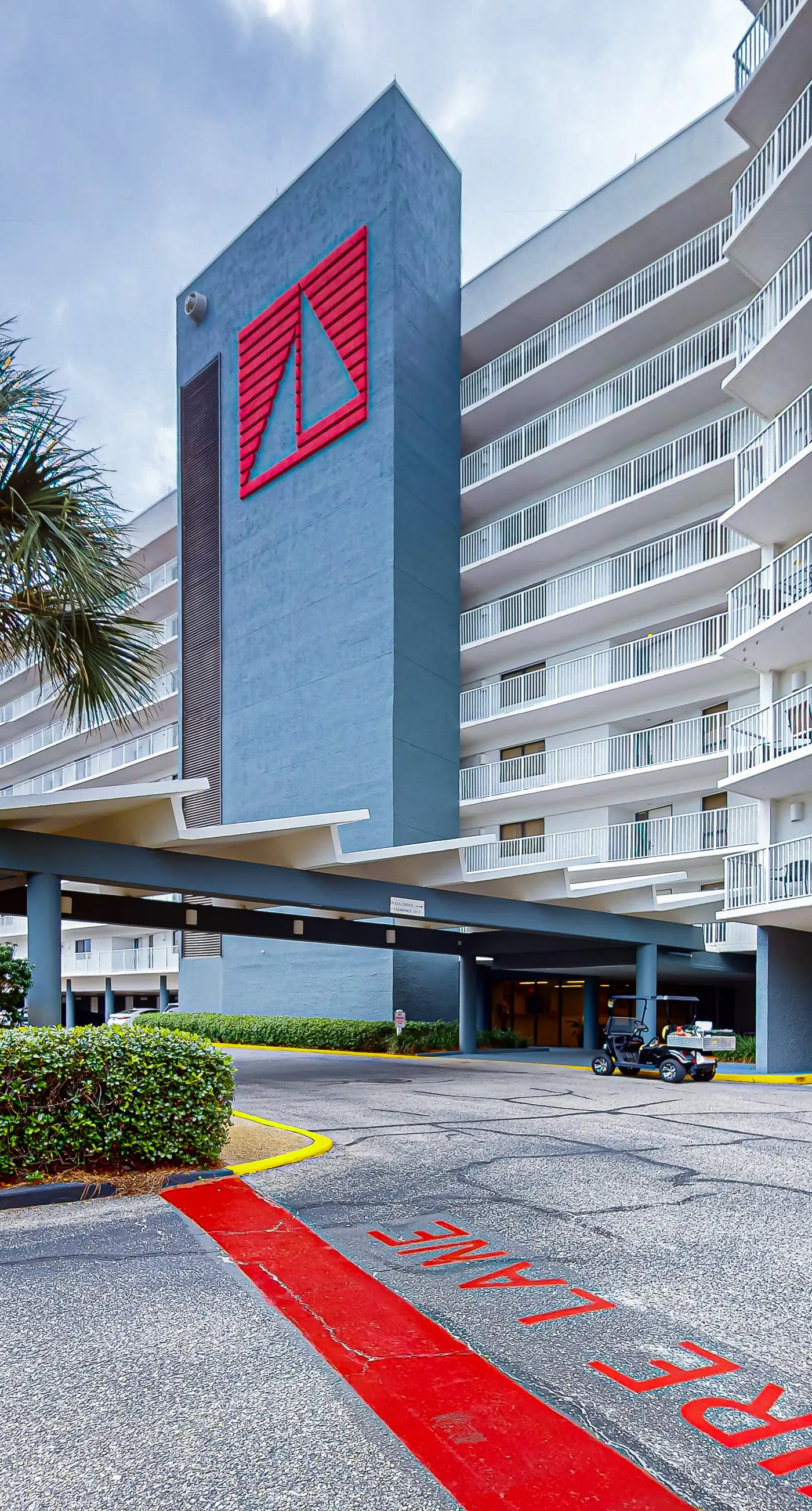 3rd Floor condo, 2 beach chairs included, Close to dining