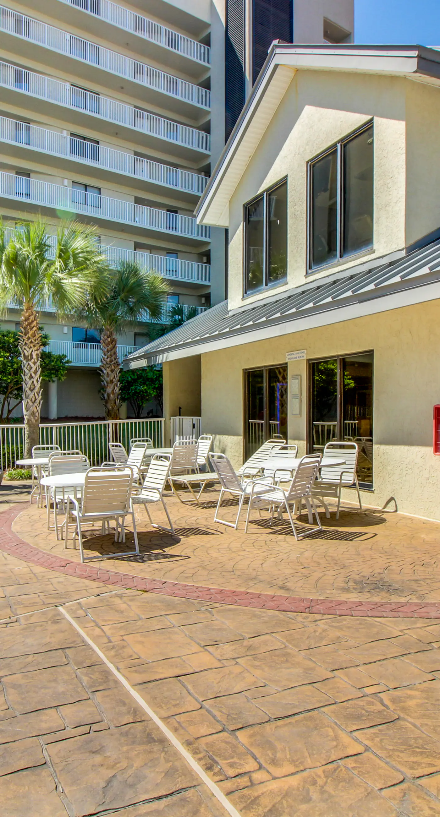 3rd Floor condo, 2 beach chairs included, Close to dining