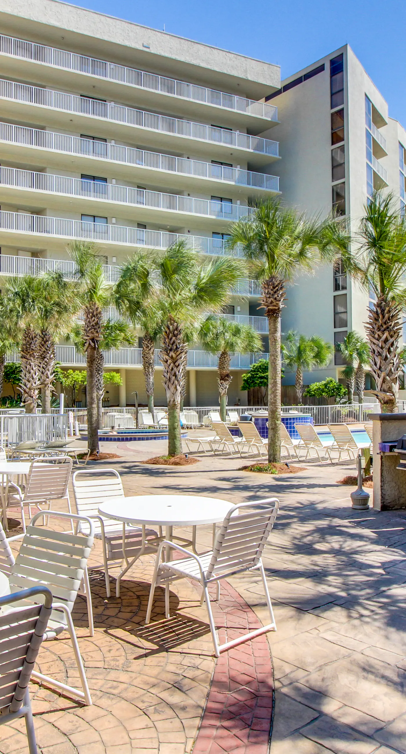 3rd Floor condo, 2 beach chairs included, Close to dining