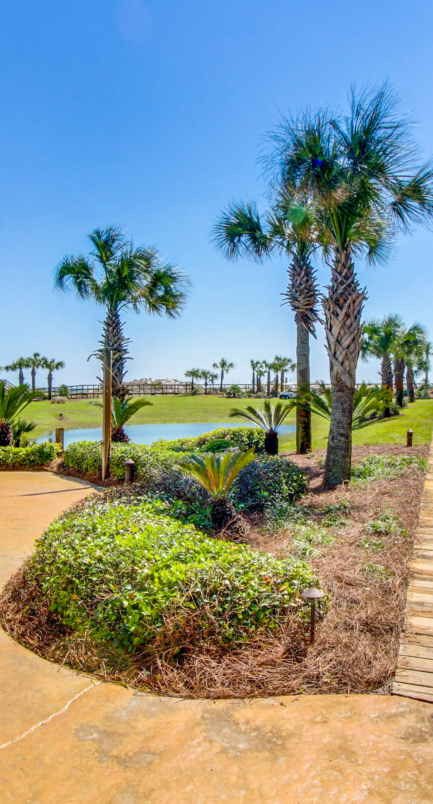 3rd Floor condo, 2 beach chairs included, Close to dining