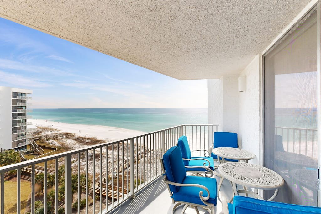 Beachfront condo with Gulf-view balcony & on-site pool/hot tub/tennis