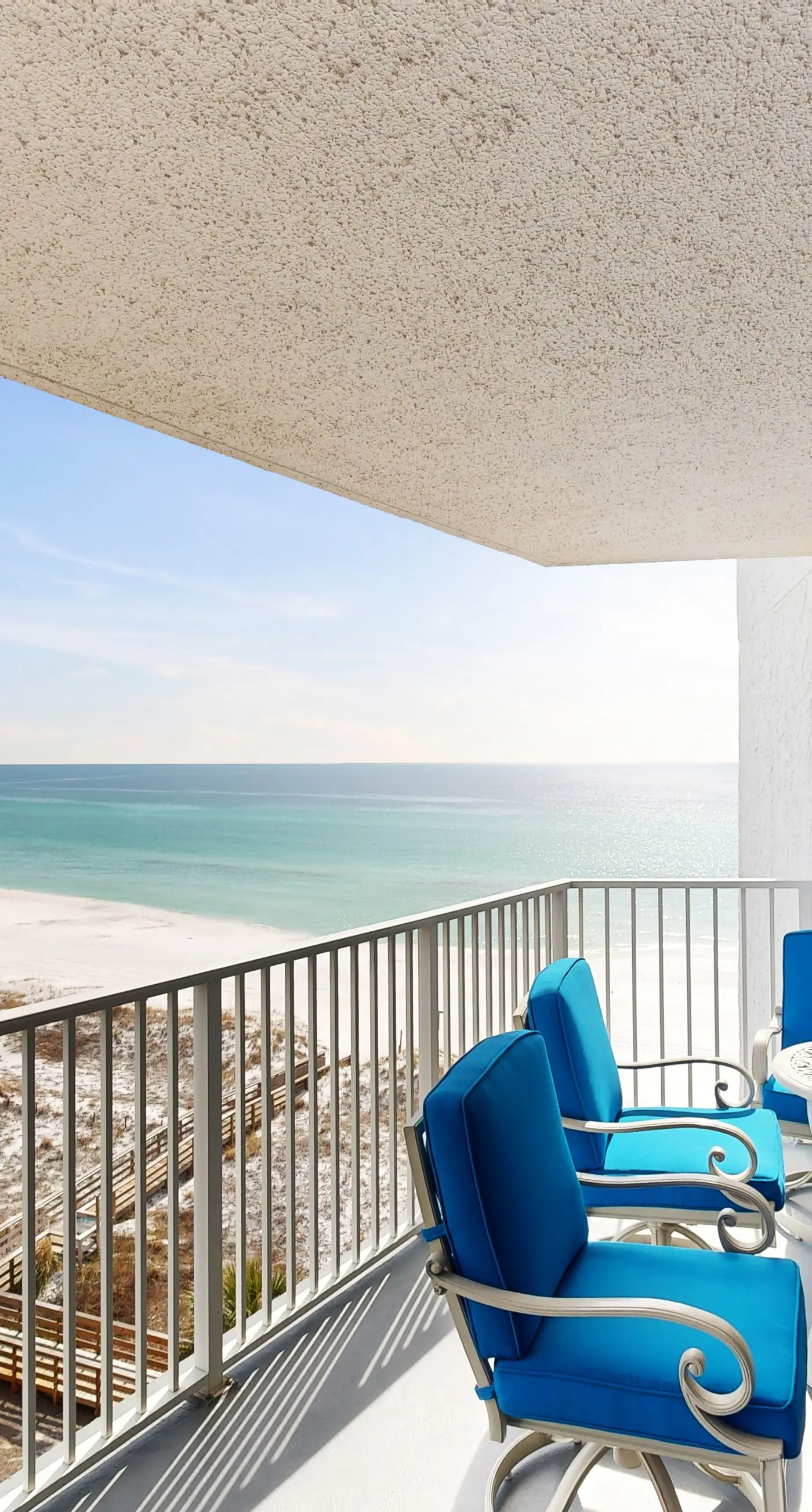 Beachfront condo with Gulf-view balcony & on-site pool/hot tub/tennis