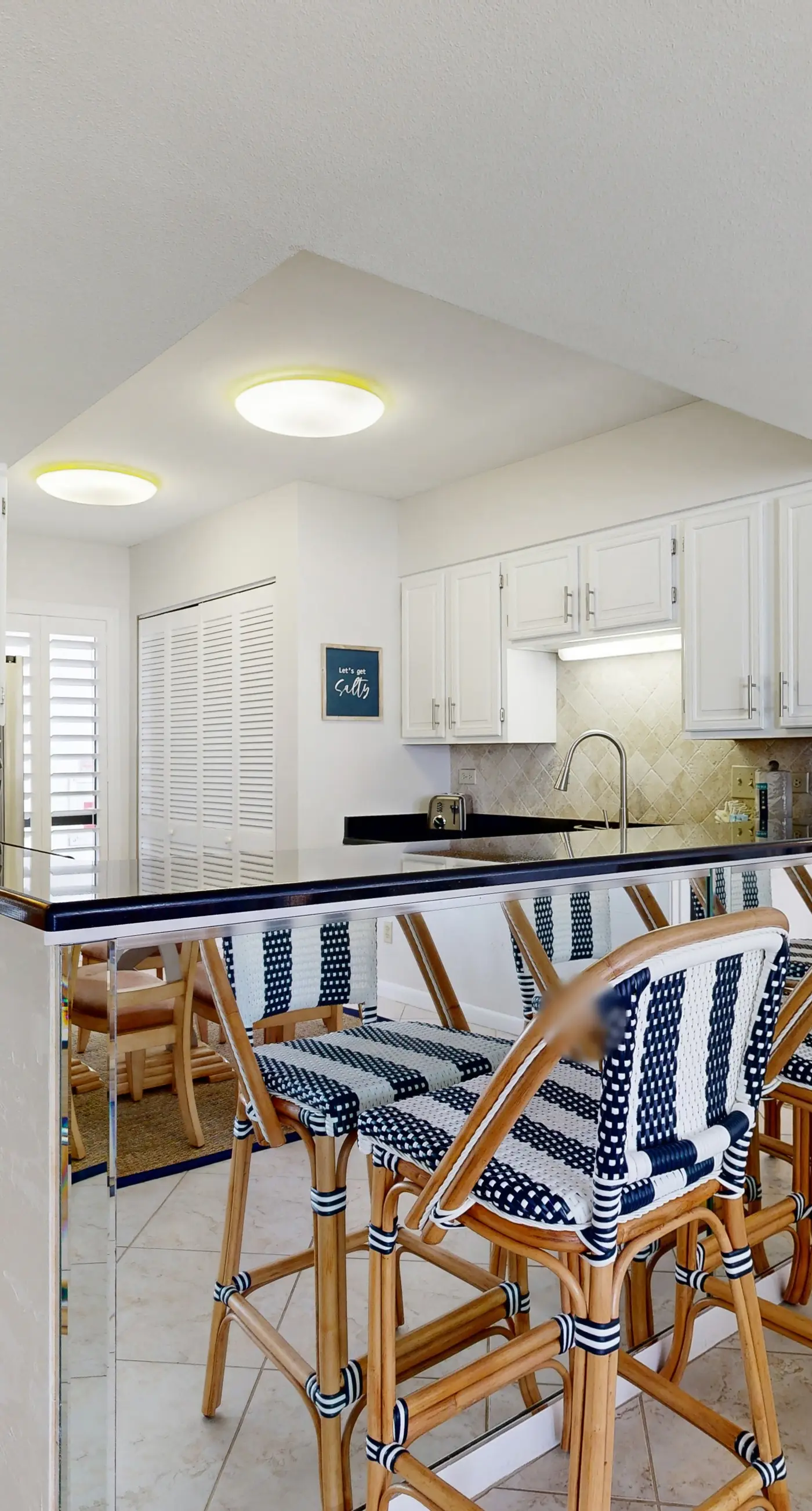 Beachfront condo with Gulf-view balcony & on-site pool/hot tub/tennis