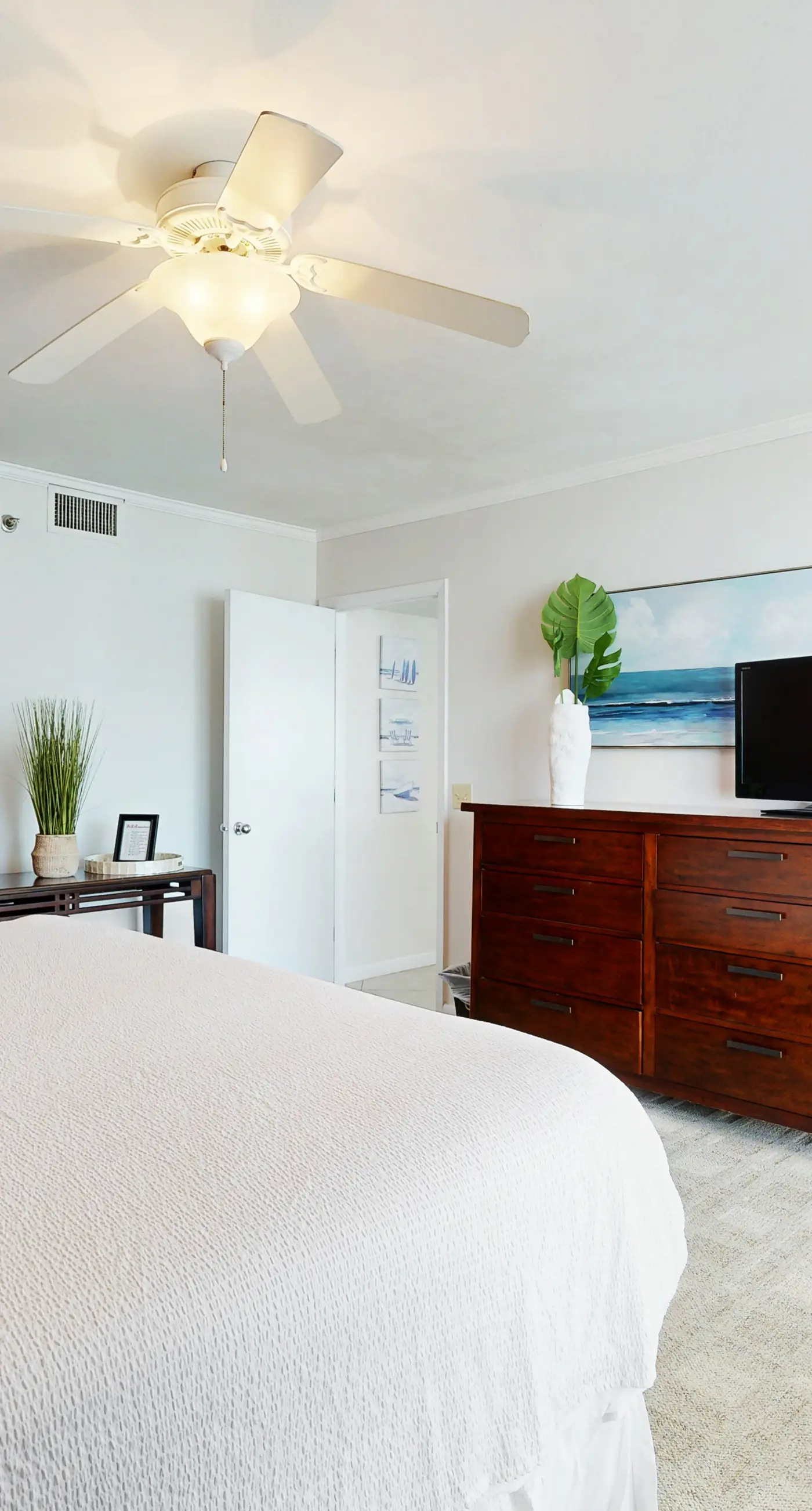 Beachfront condo with Gulf-view balcony & on-site pool/hot tub/tennis