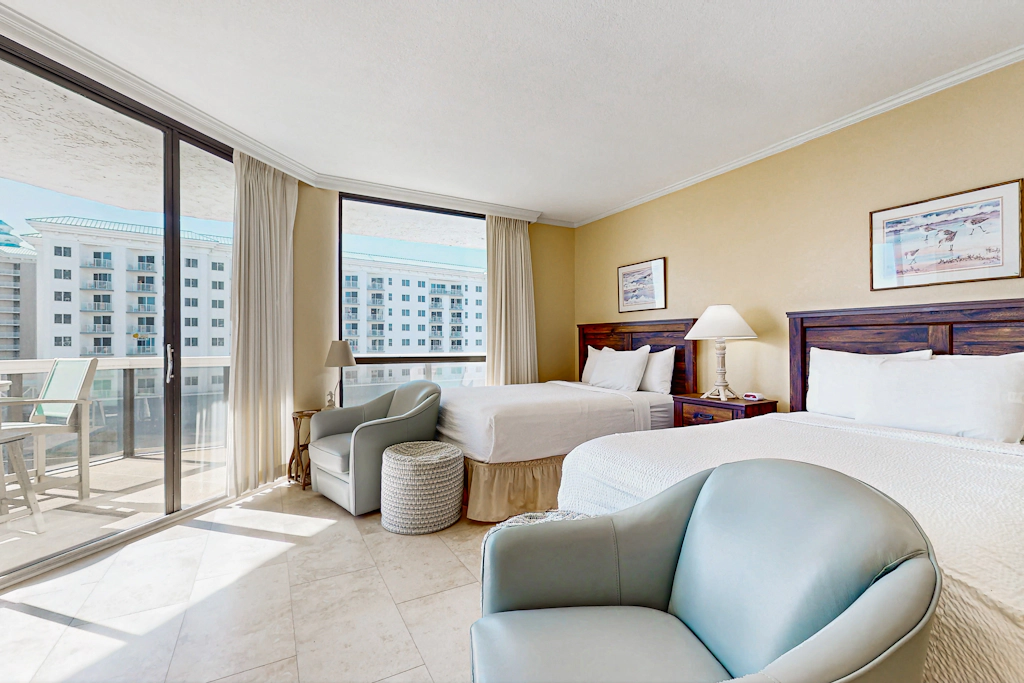 Gulf-view condo with beach access, pools, hot tubs, tennis, & private balcony