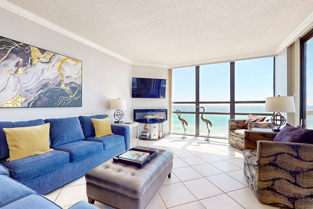 Beautiful gulf-front villa w/free WiFi, shared pool & hot tub, central AC, views