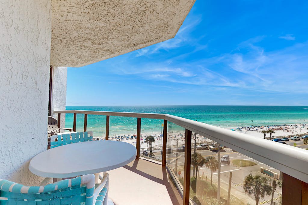 Beautiful gulf-front villa w/free WiFi, shared pool & hot tub, central AC, views