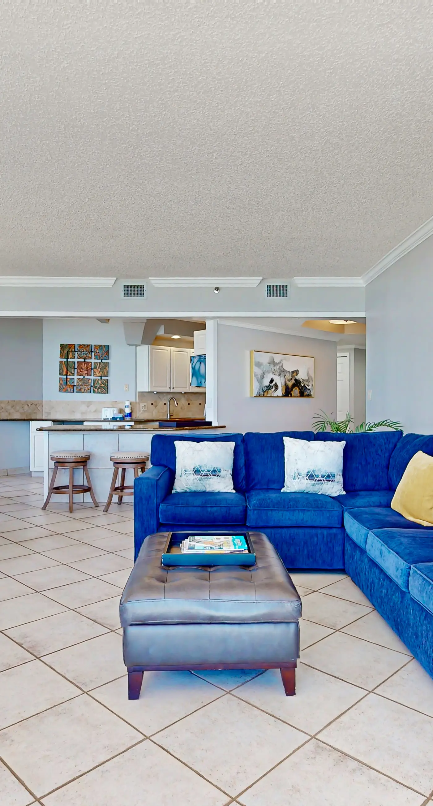 Beautiful gulf-front villa w/free WiFi, shared pool & hot tub, central AC, views