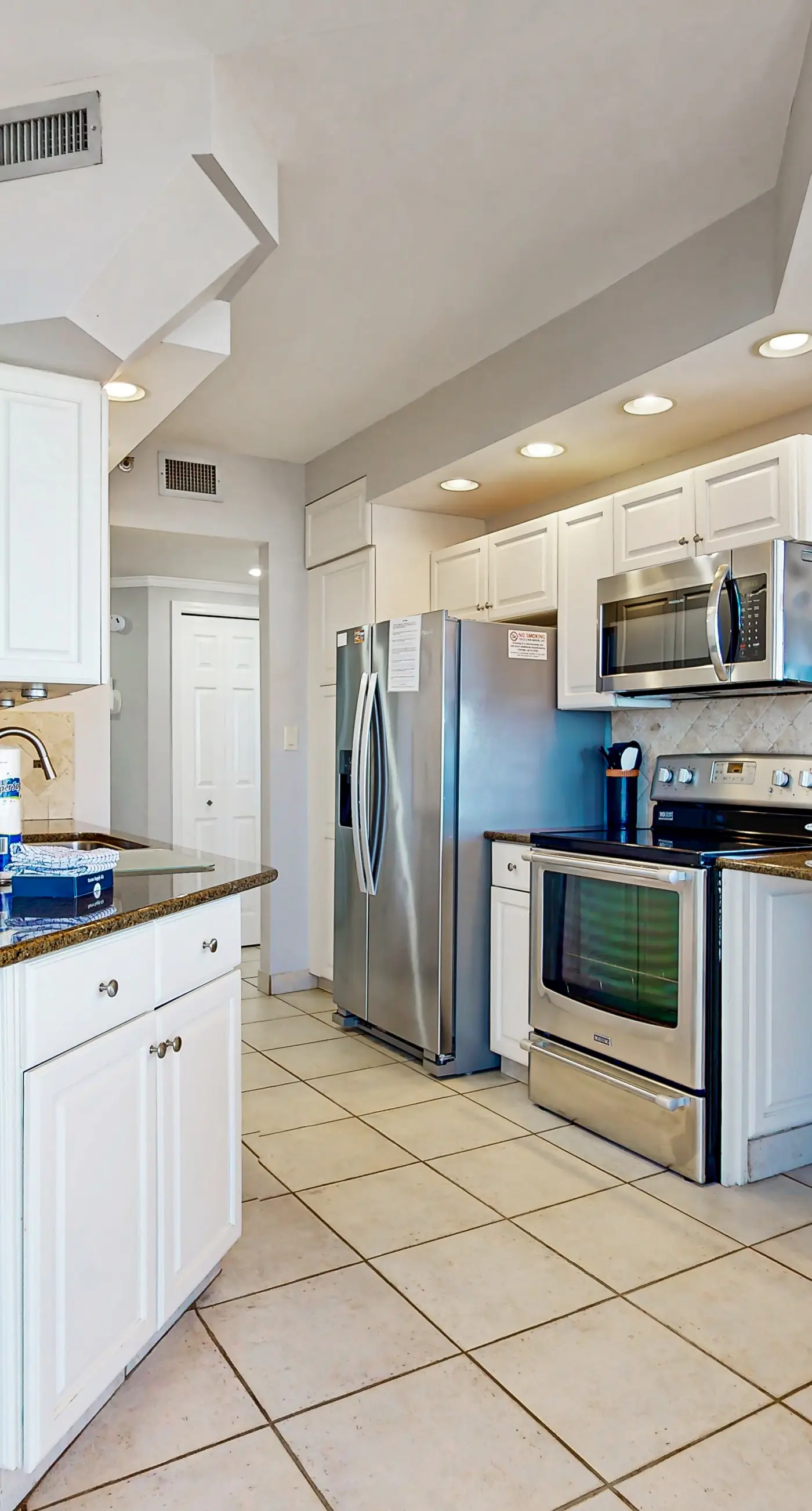 Beautiful gulf-front villa w/free WiFi, shared pool & hot tub, central AC, views