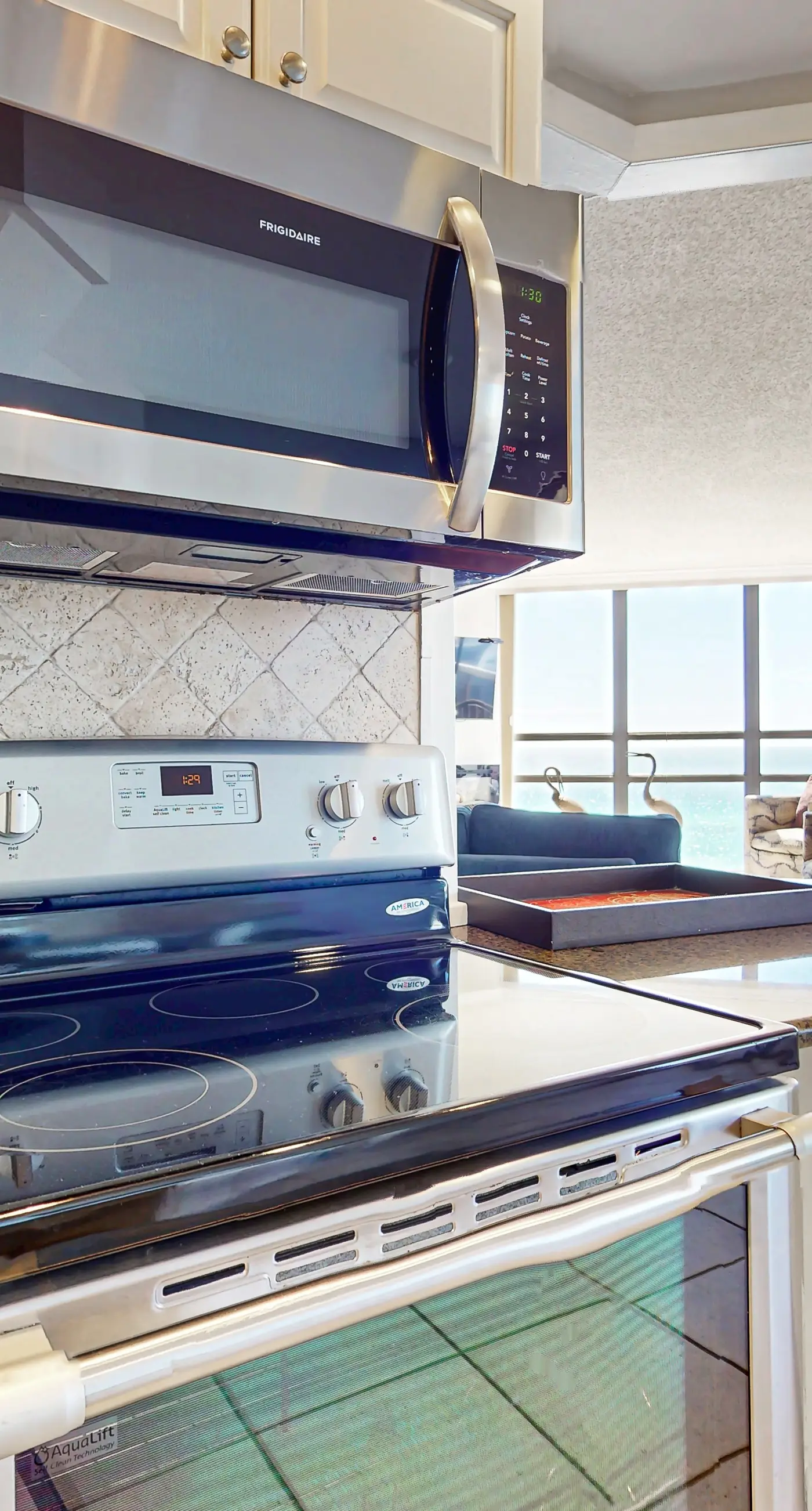 Beautiful gulf-front villa w/free WiFi, shared pool & hot tub, central AC, views