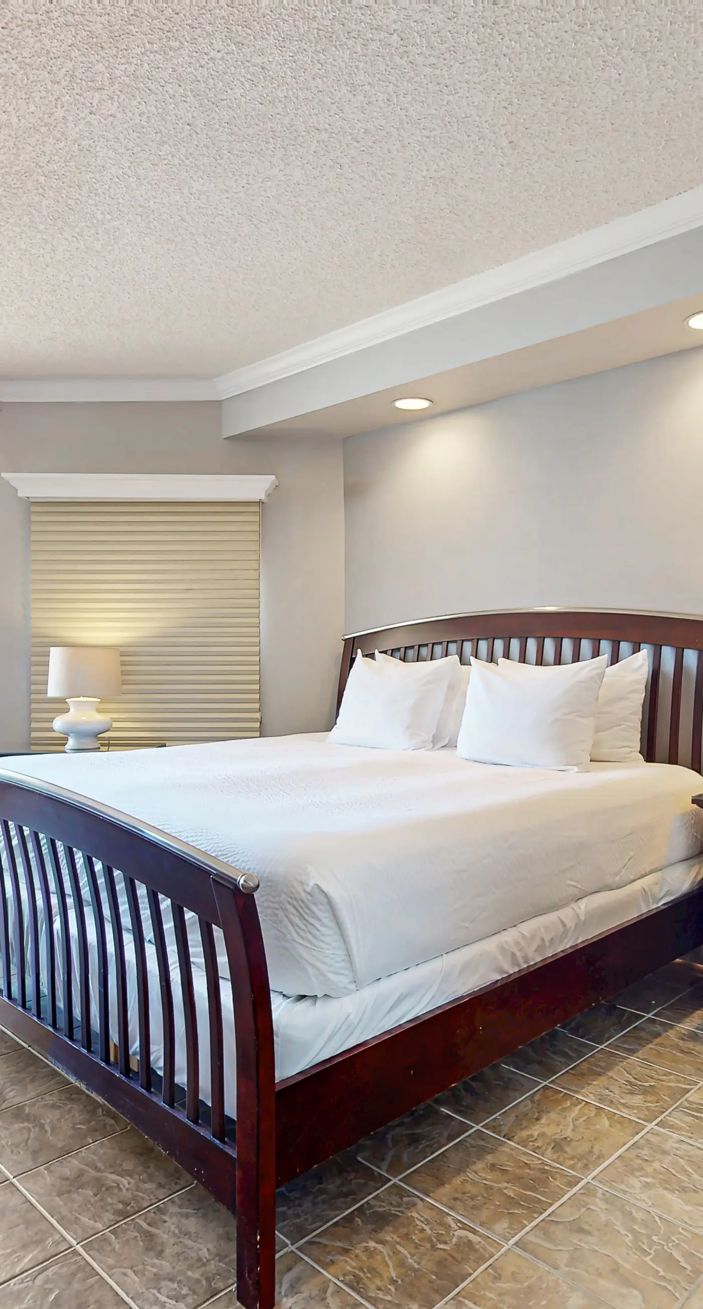 Beautiful gulf-front villa w/free WiFi, shared pool & hot tub, central AC, views