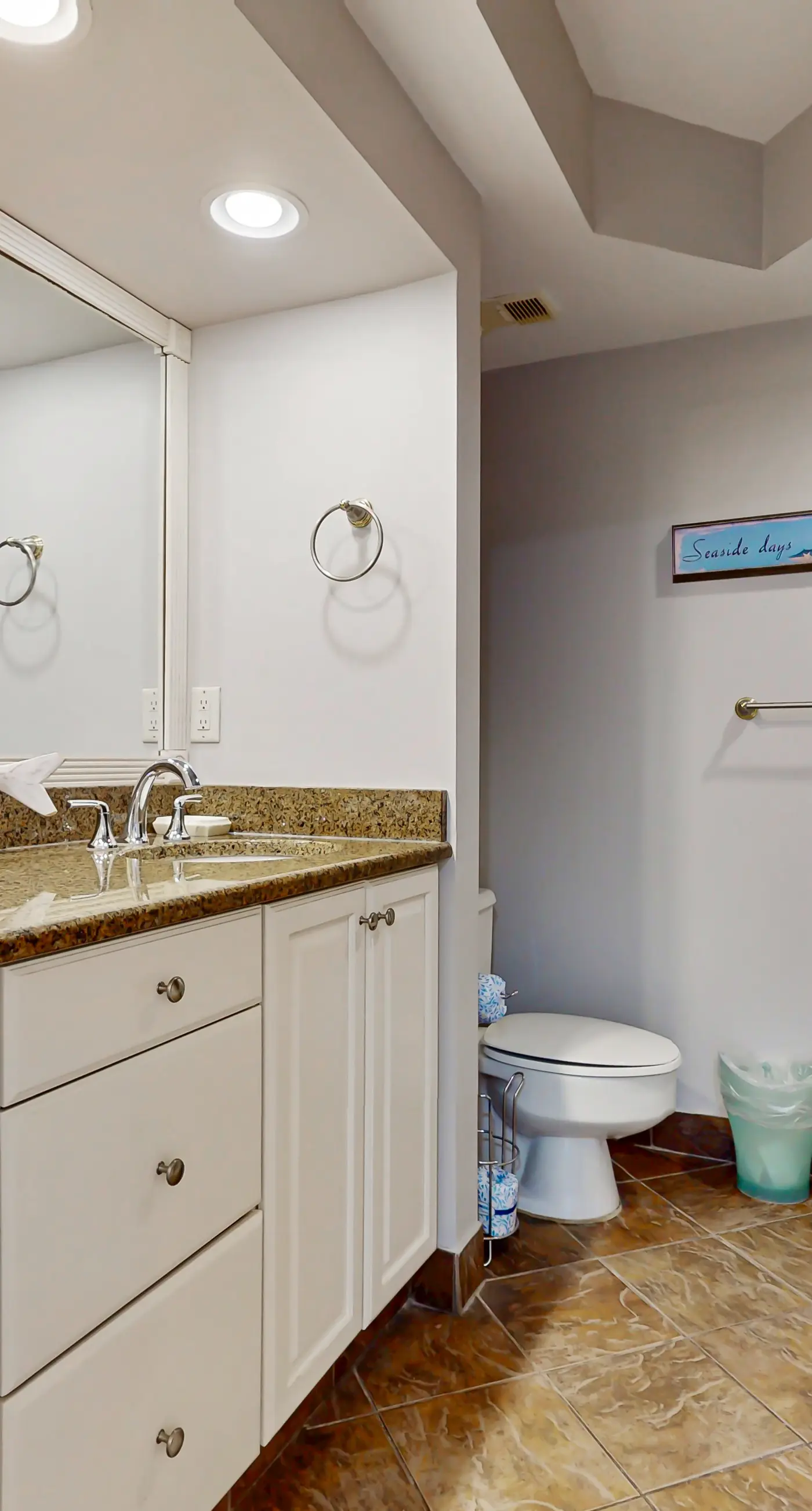 Beautiful gulf-front villa w/free WiFi, shared pool & hot tub, central AC, views