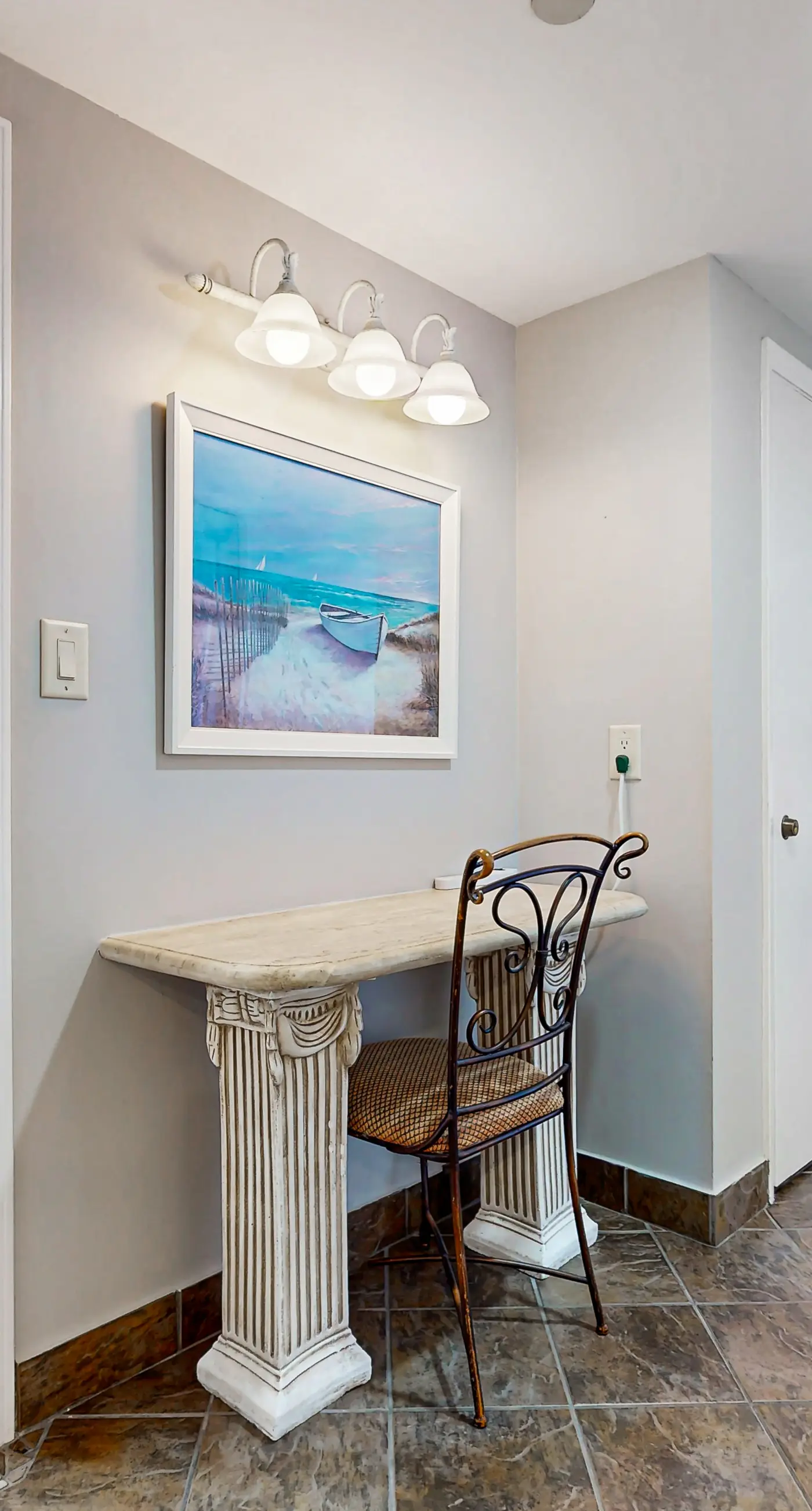 Beautiful gulf-front villa w/free WiFi, shared pool & hot tub, central AC, views