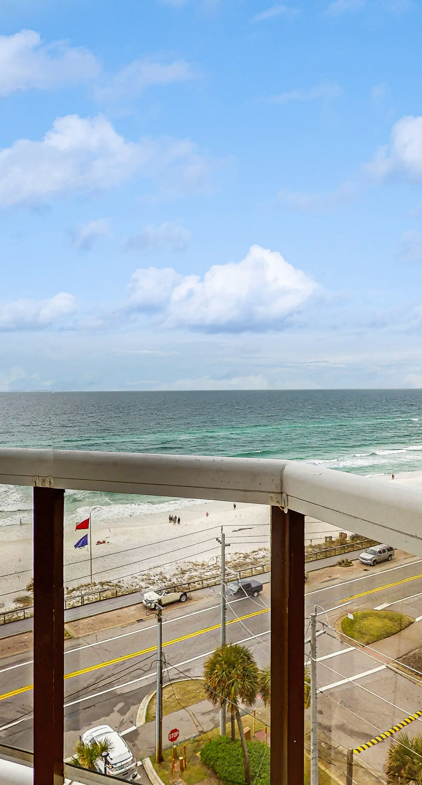 Gorgeous waterfront getaway has internet, washer, dryer, & shared hot tub & pool
