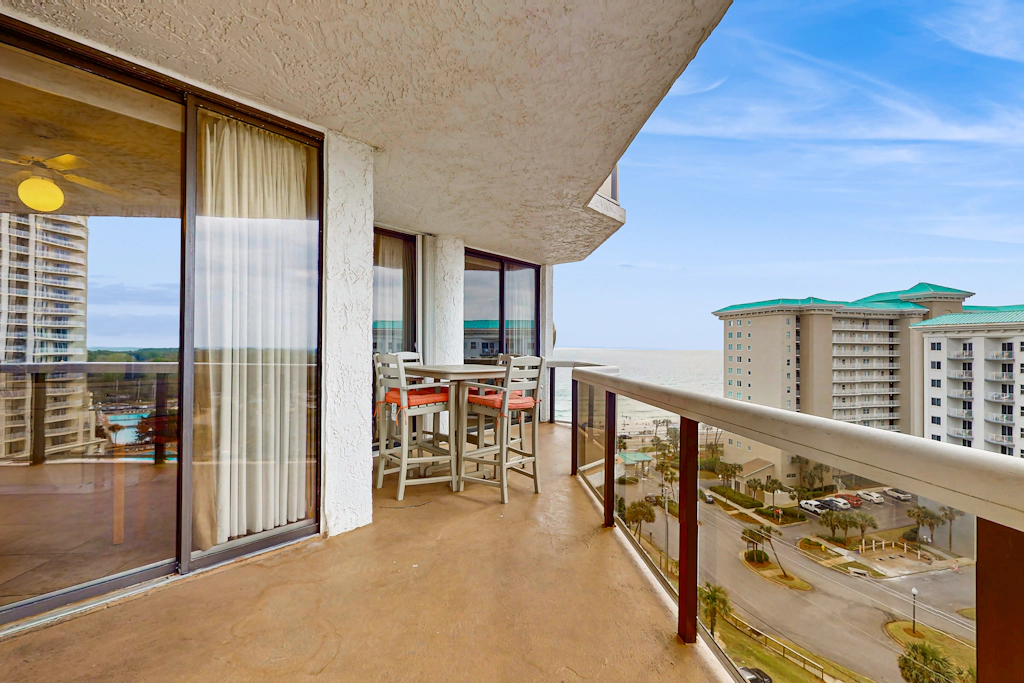 Stunning waterfront condo with pool, hot tub, gym, & tennis