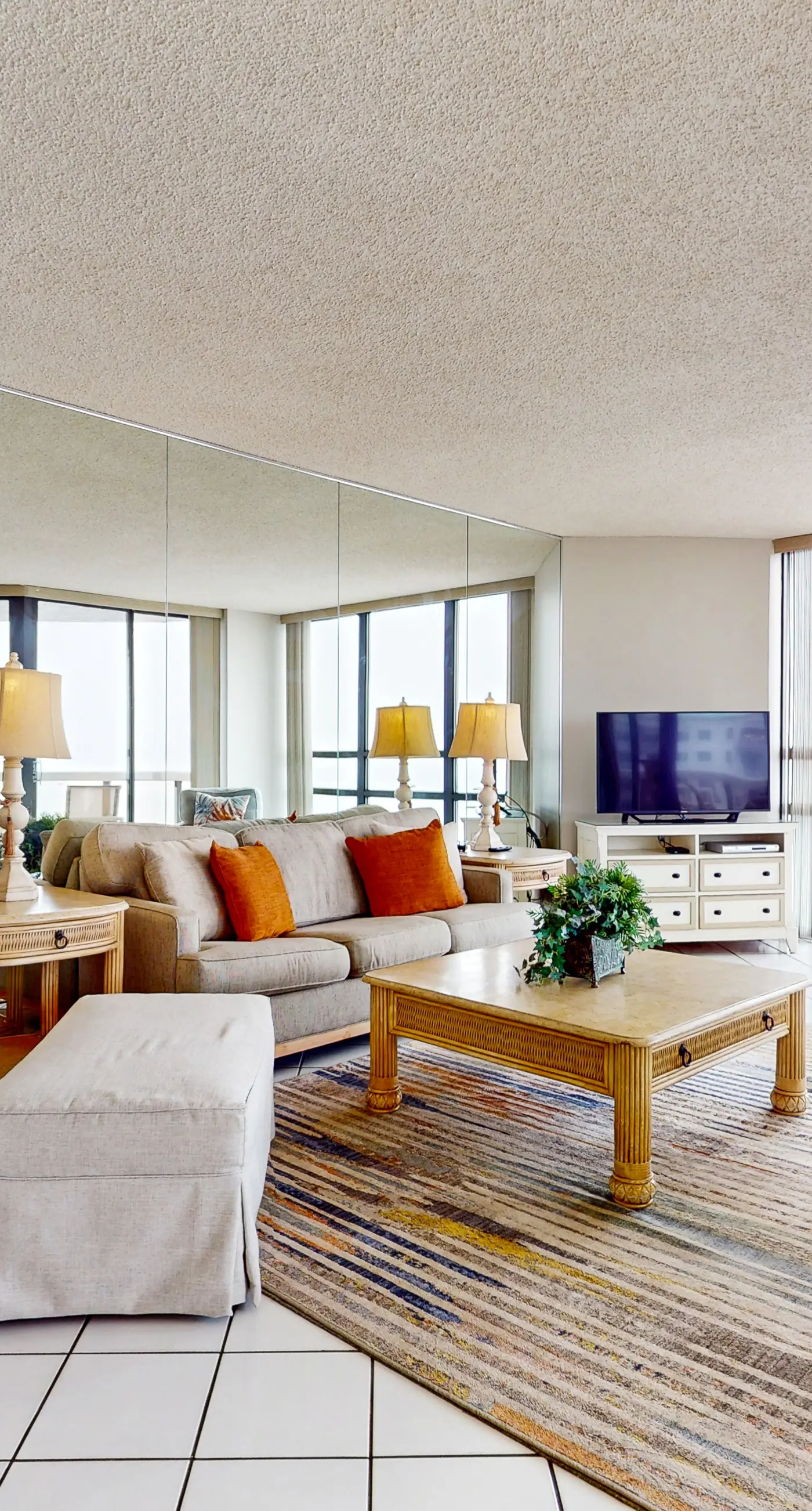 Beautiful beachfront condo w/ shared pool, tennis, & beach access