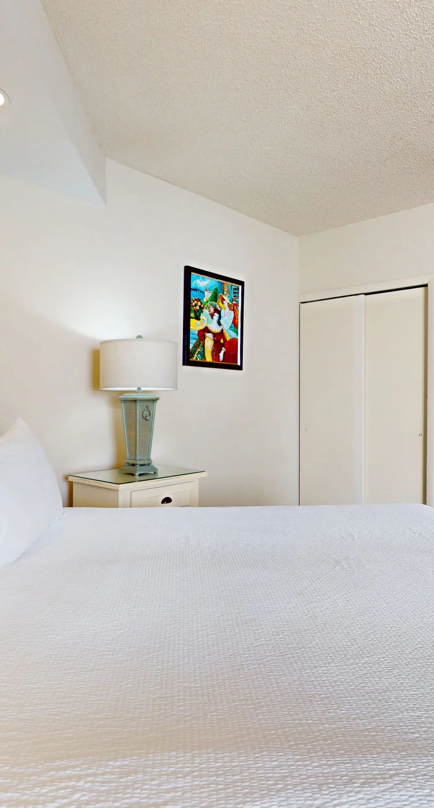 Beautiful beachfront condo with shared pool, tennis, & beach access