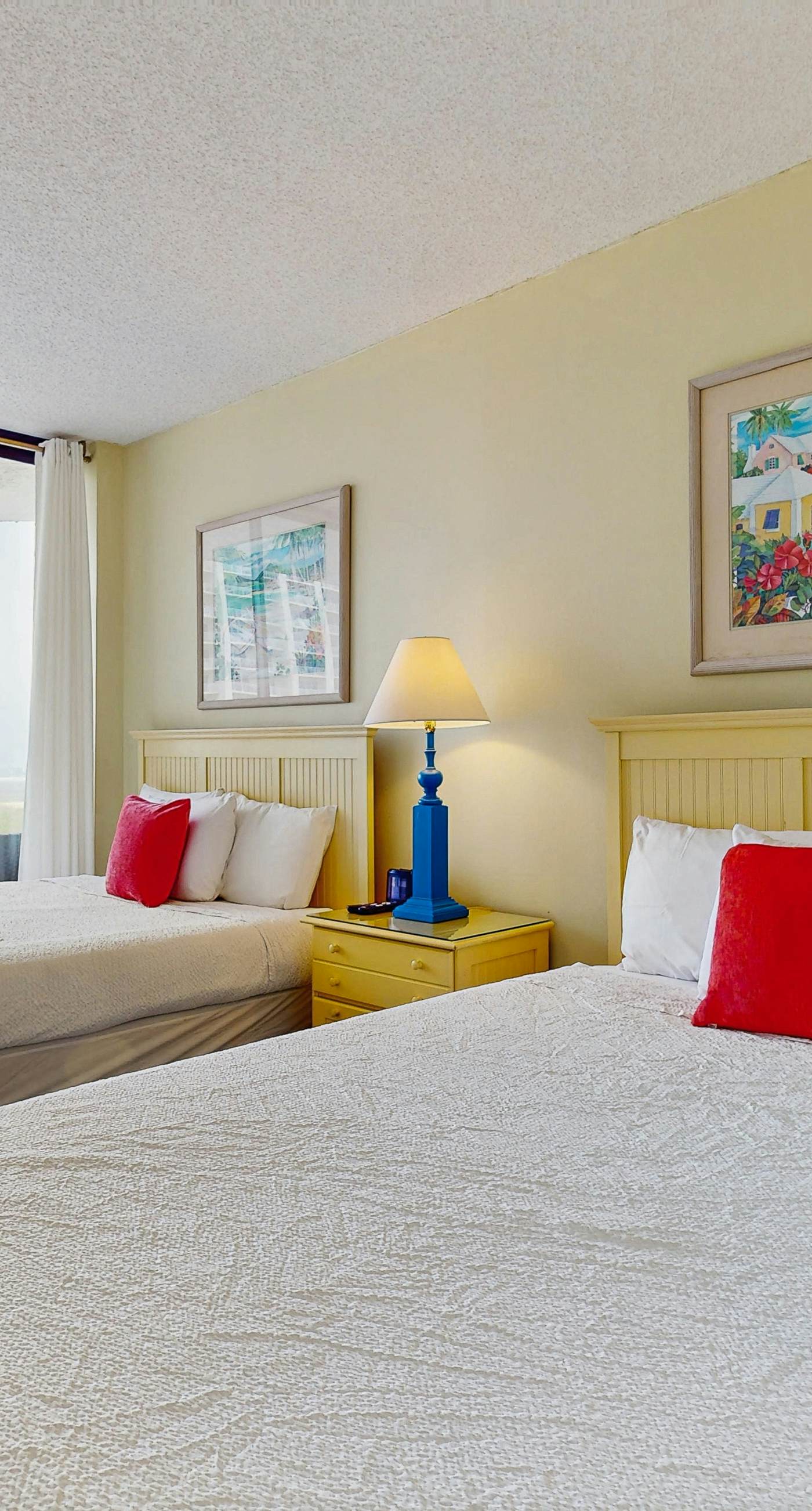 Beachfront resort studio with pool, hot tub, & easy beach access