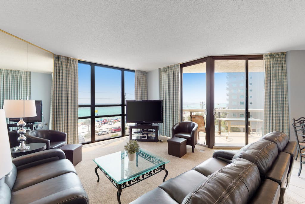 Gorgeous gulf-side home w/free WiFi/gulf view/shared pool & hot tub/central AC
